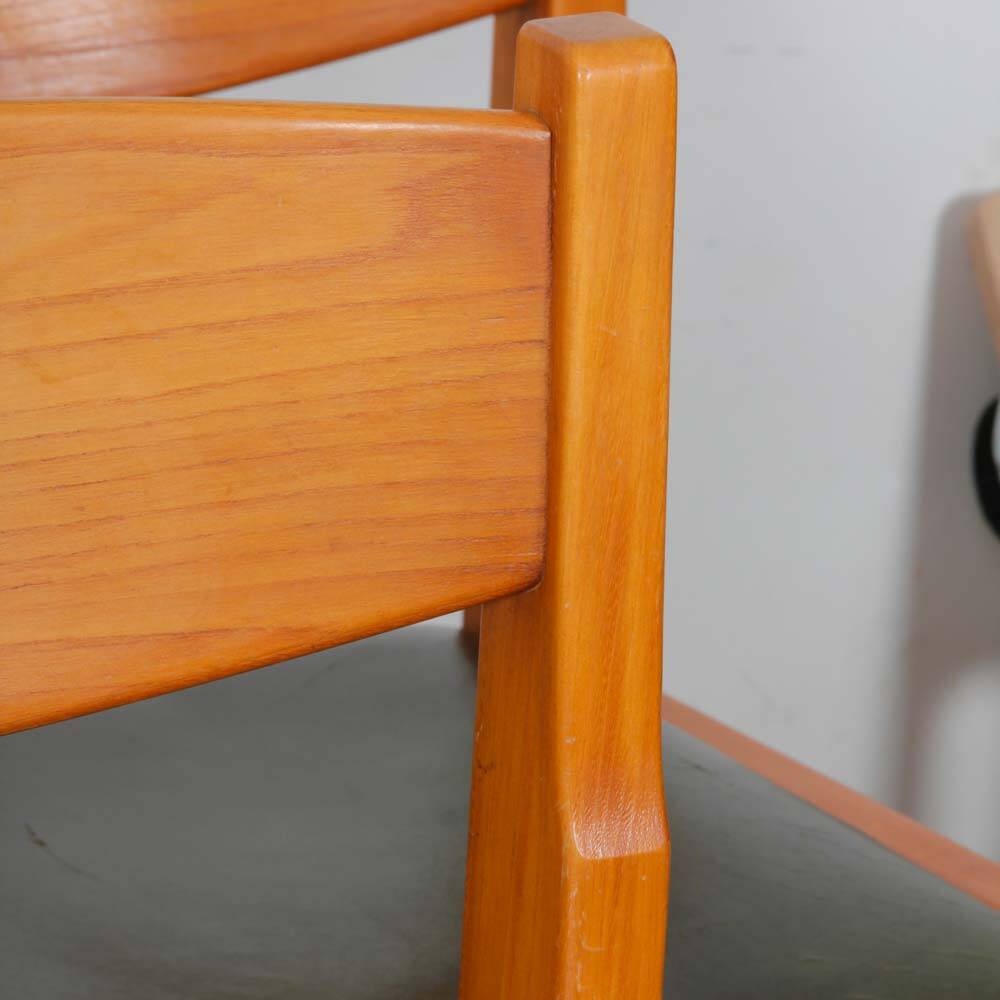 Set of 6 solid elm and leather chairs by Self, 1980.