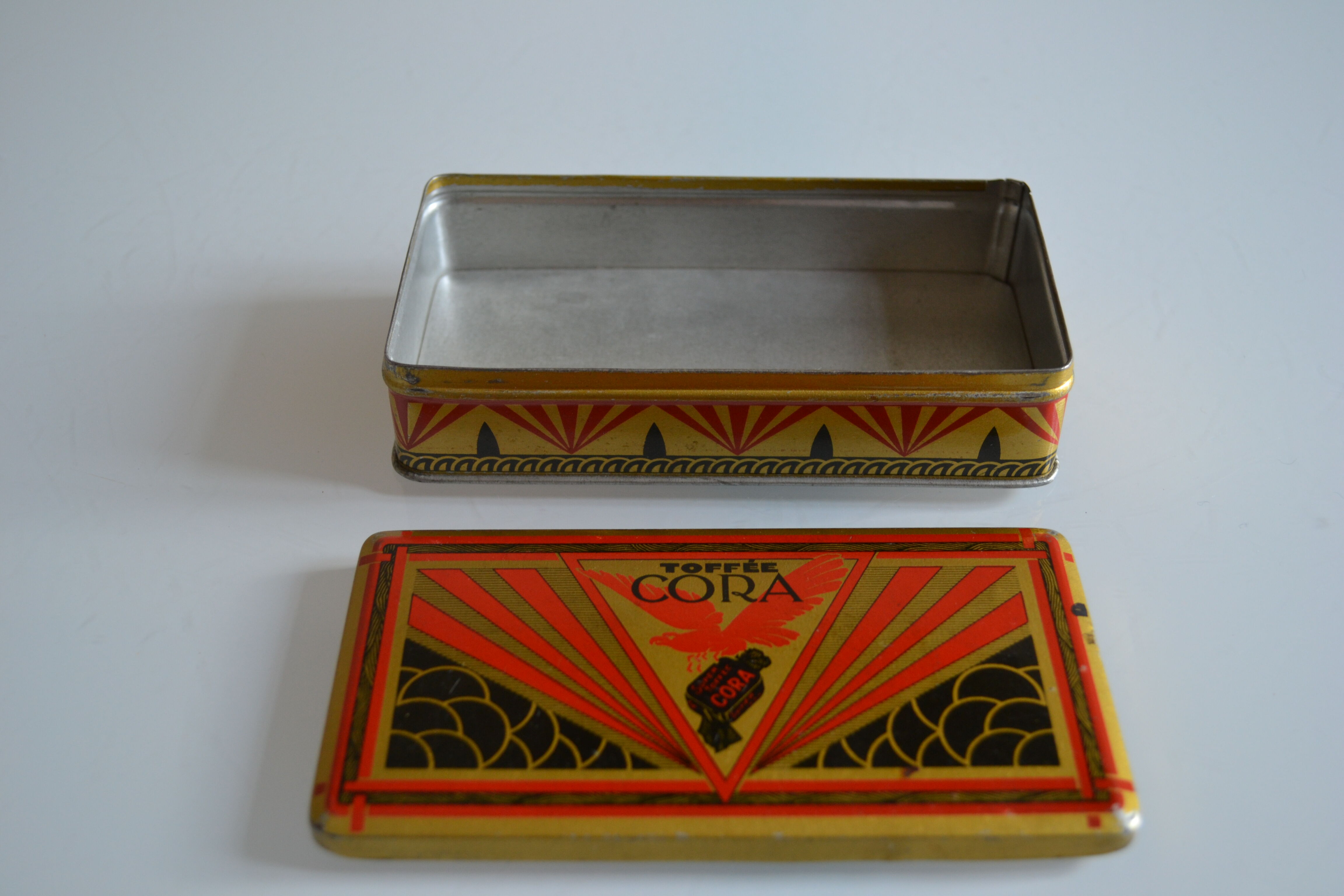 Advertising box toffee cora tole lithograph