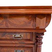 Commode en noyer ancien, Europe du Nord, vers 1900.