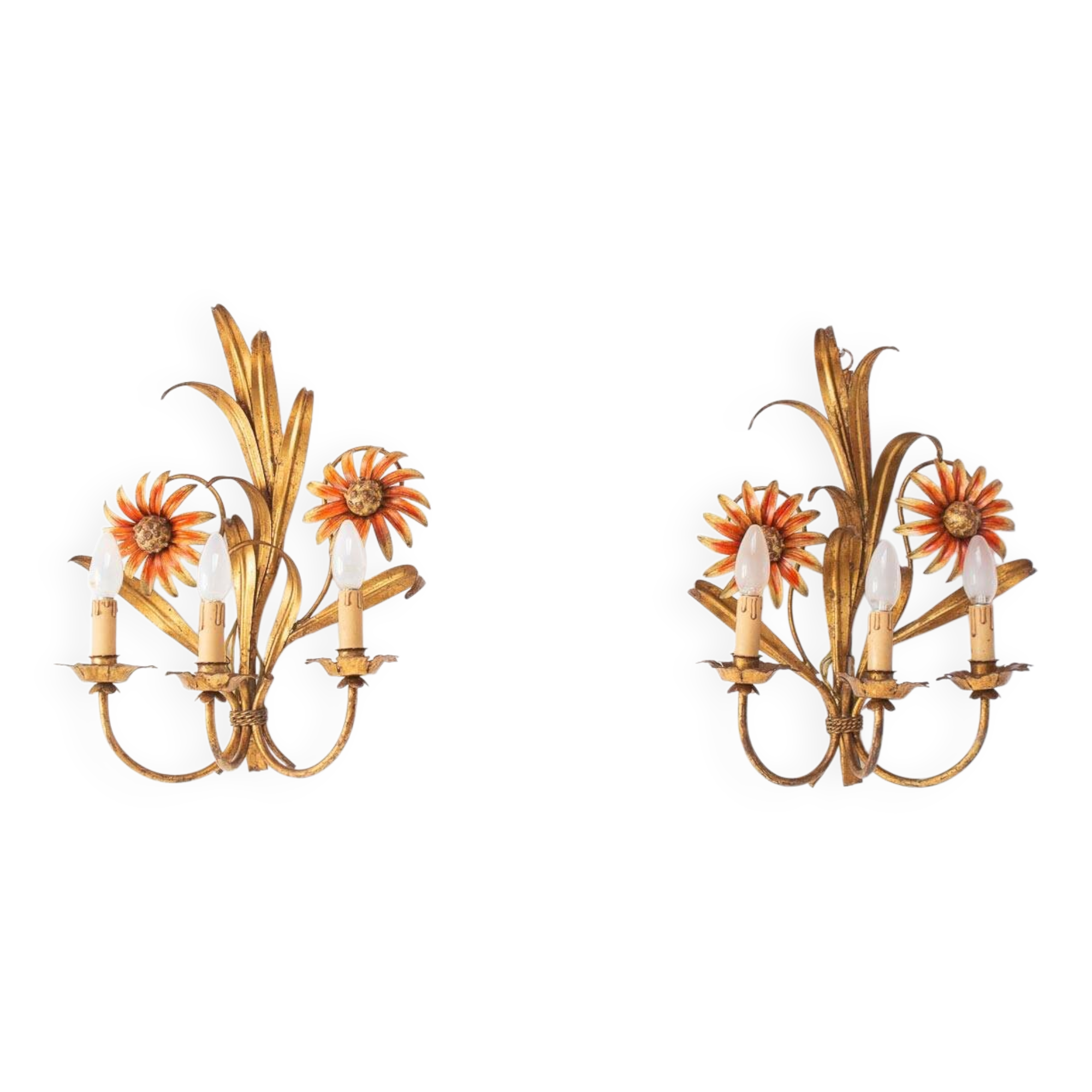 Pair of Italian wall lights in gold metal with flowers and leaves (50 cm)