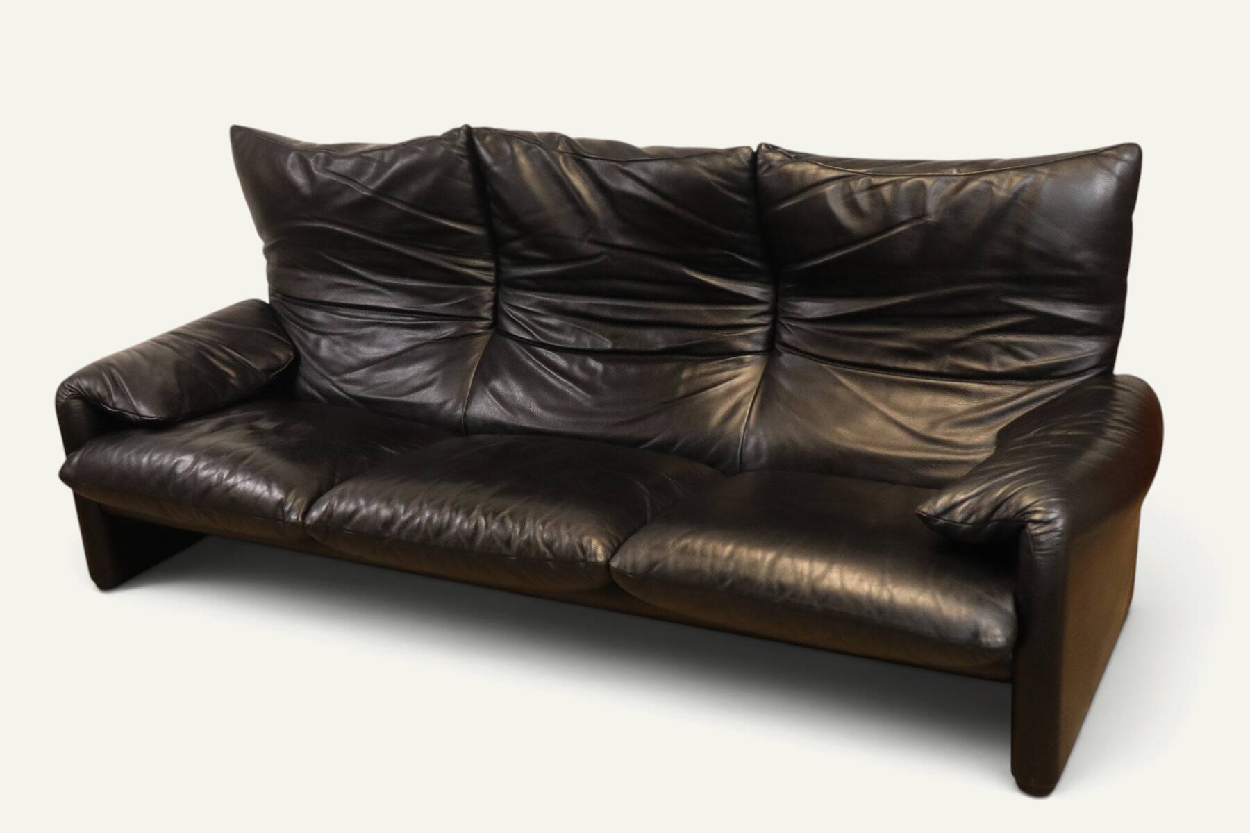Maralunga 3-seater sofa in black leather by Vico Magistretti for Cassina