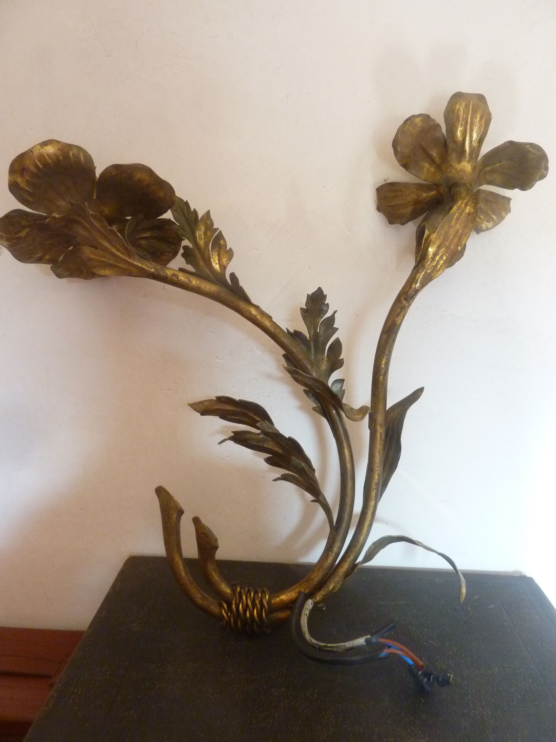 Gilded brass flower wall light
