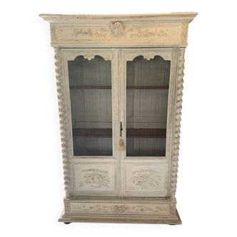 Armoire avec grillage