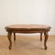 Table basse ovale en marbre et bois sculpté style baroque