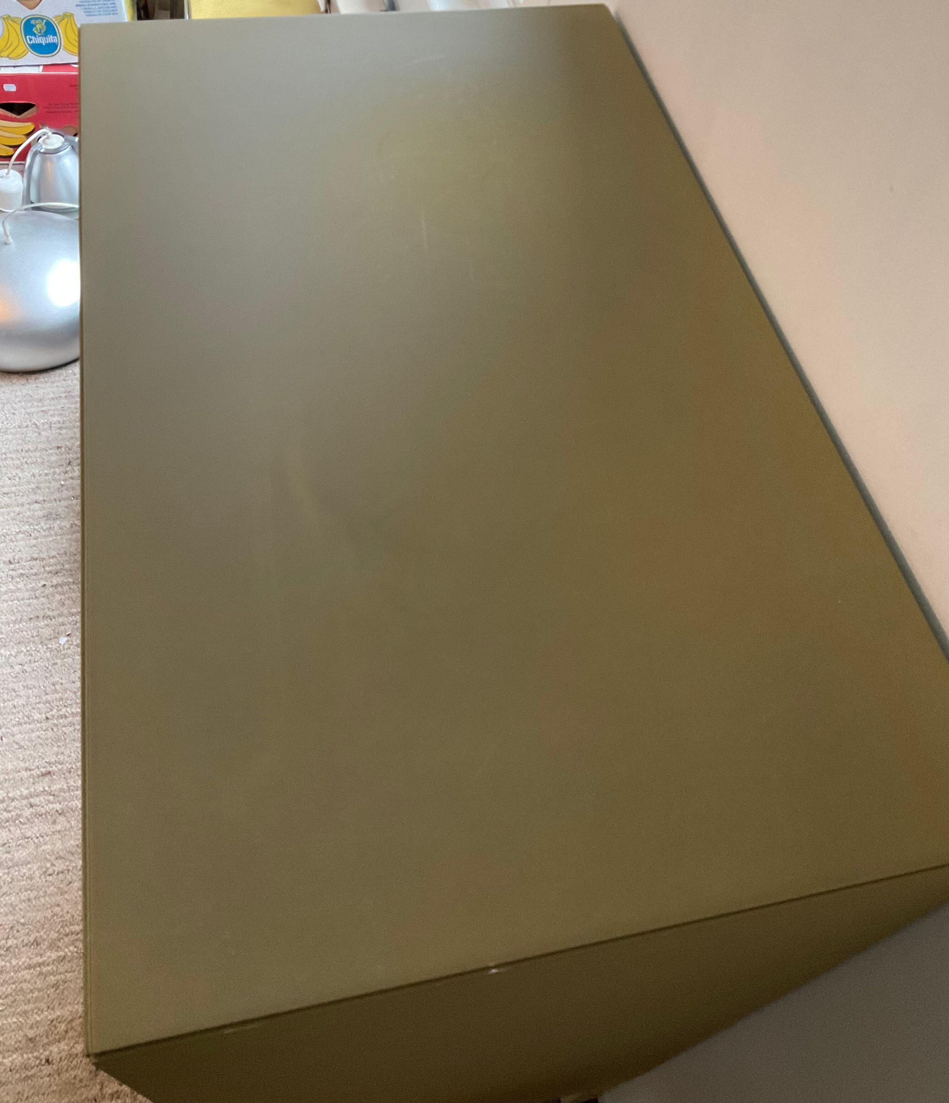 Olive green 80s design ragpicker