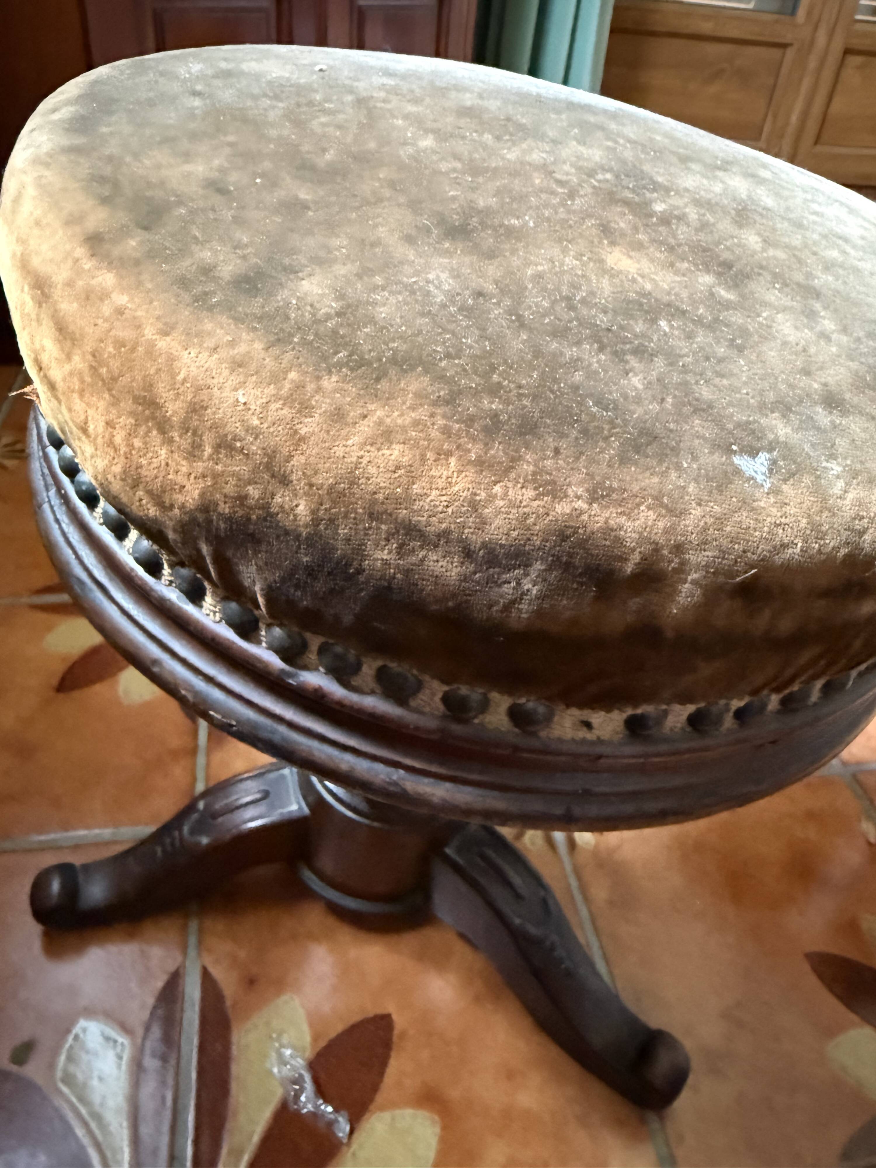 Piano stool / swivel stool in solid wood