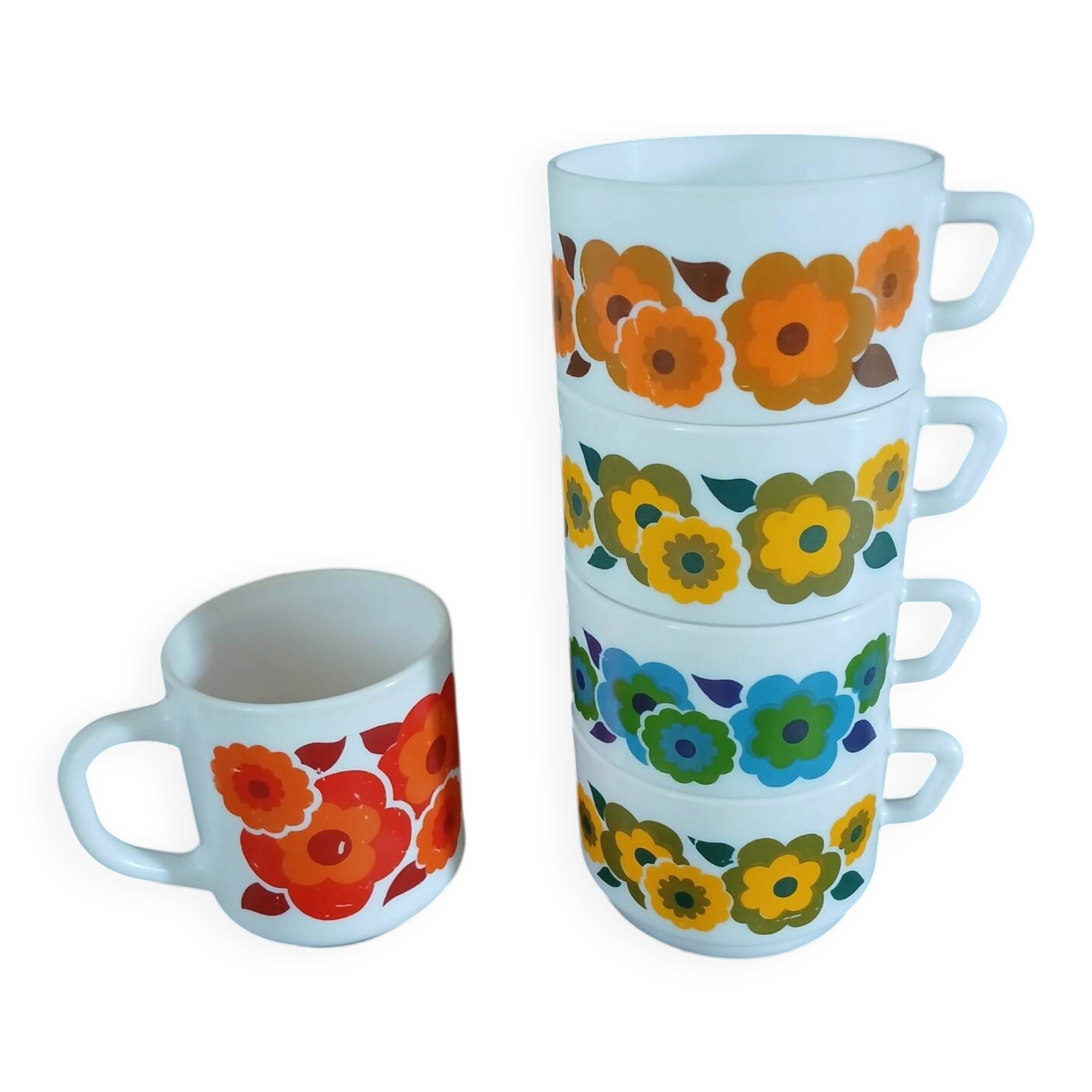 5 vintage cups in Arcopal/Lotus