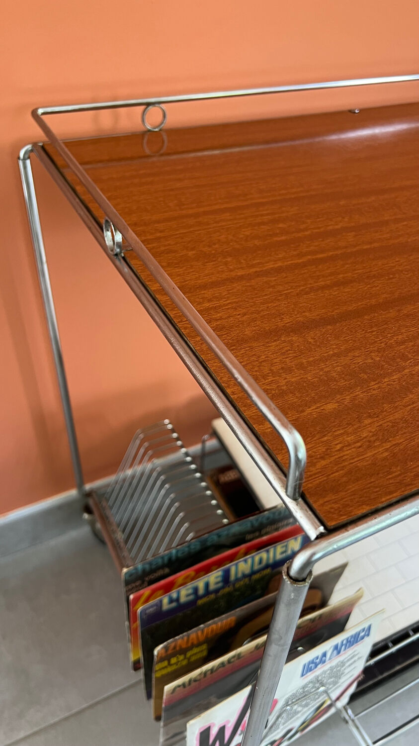 Table for turntable and vinyls