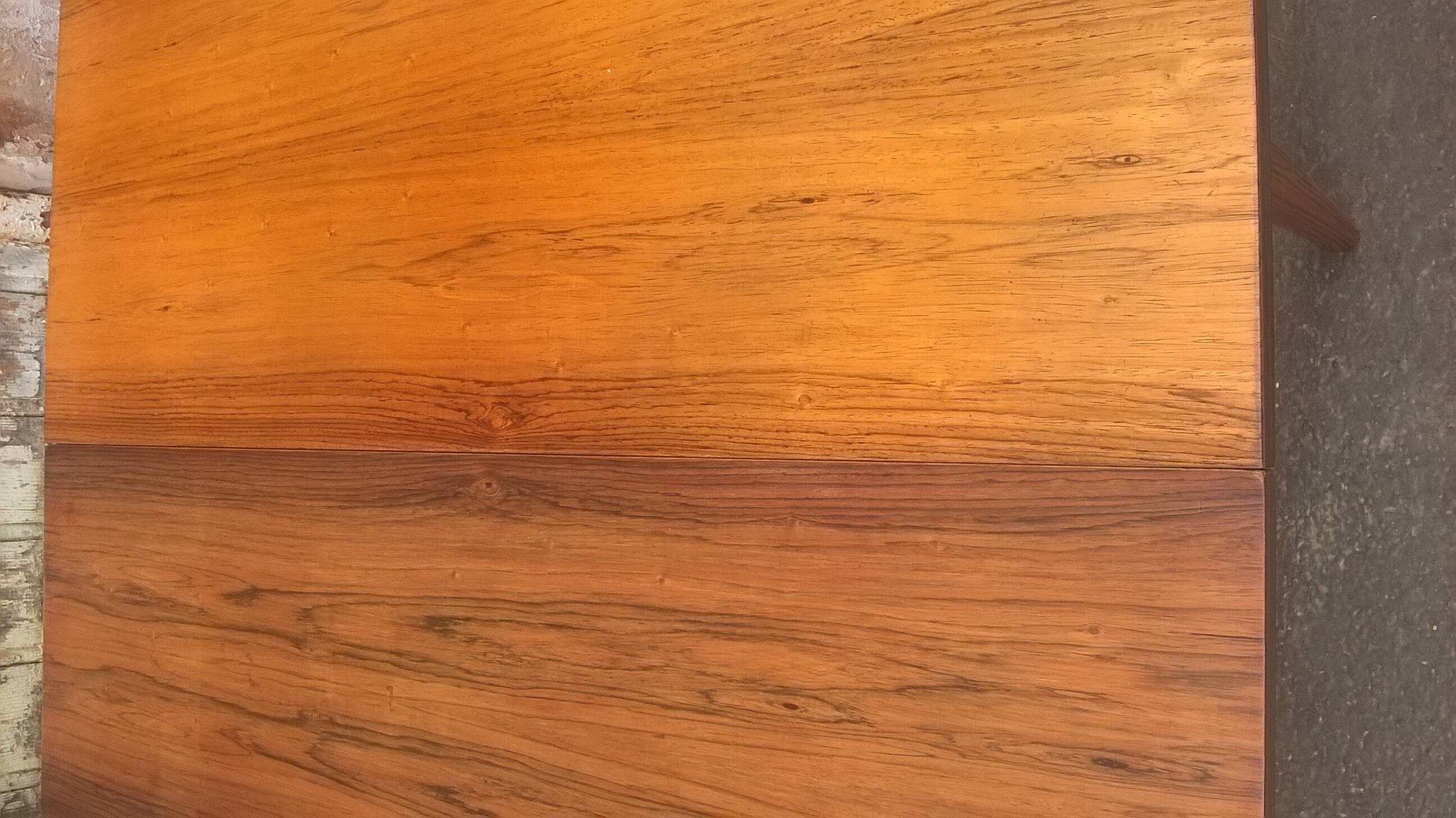 Extendable teak dining table
