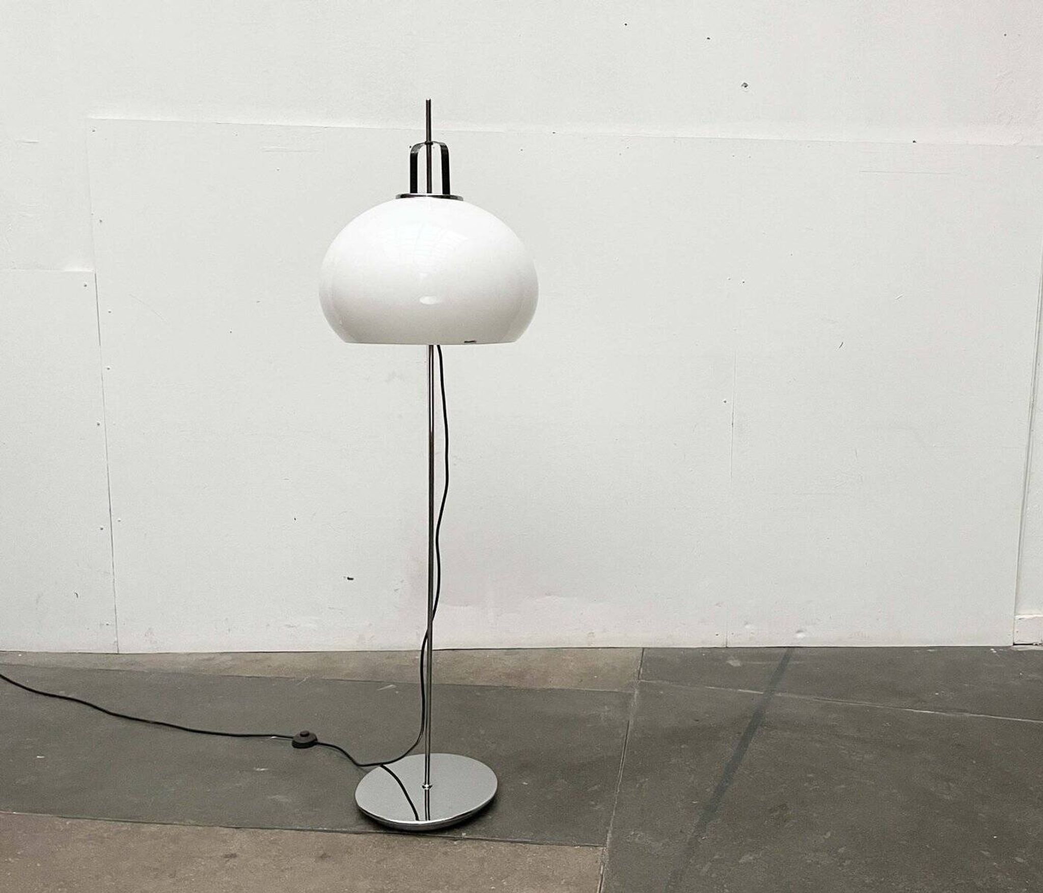 Lucerna floor lamp, Space Age model, modern Italian mid-century by Guzzini for iGuzzini, 1960s.