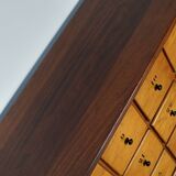 Grande apothicairerie / meuble d'école industrielle néerlandaise en hêtre, milieu du 20e siècle