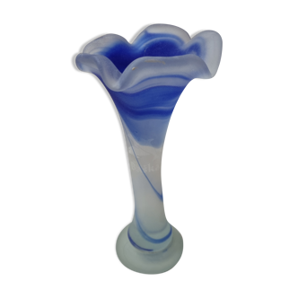 Vase tulipe en verre étiré bleu