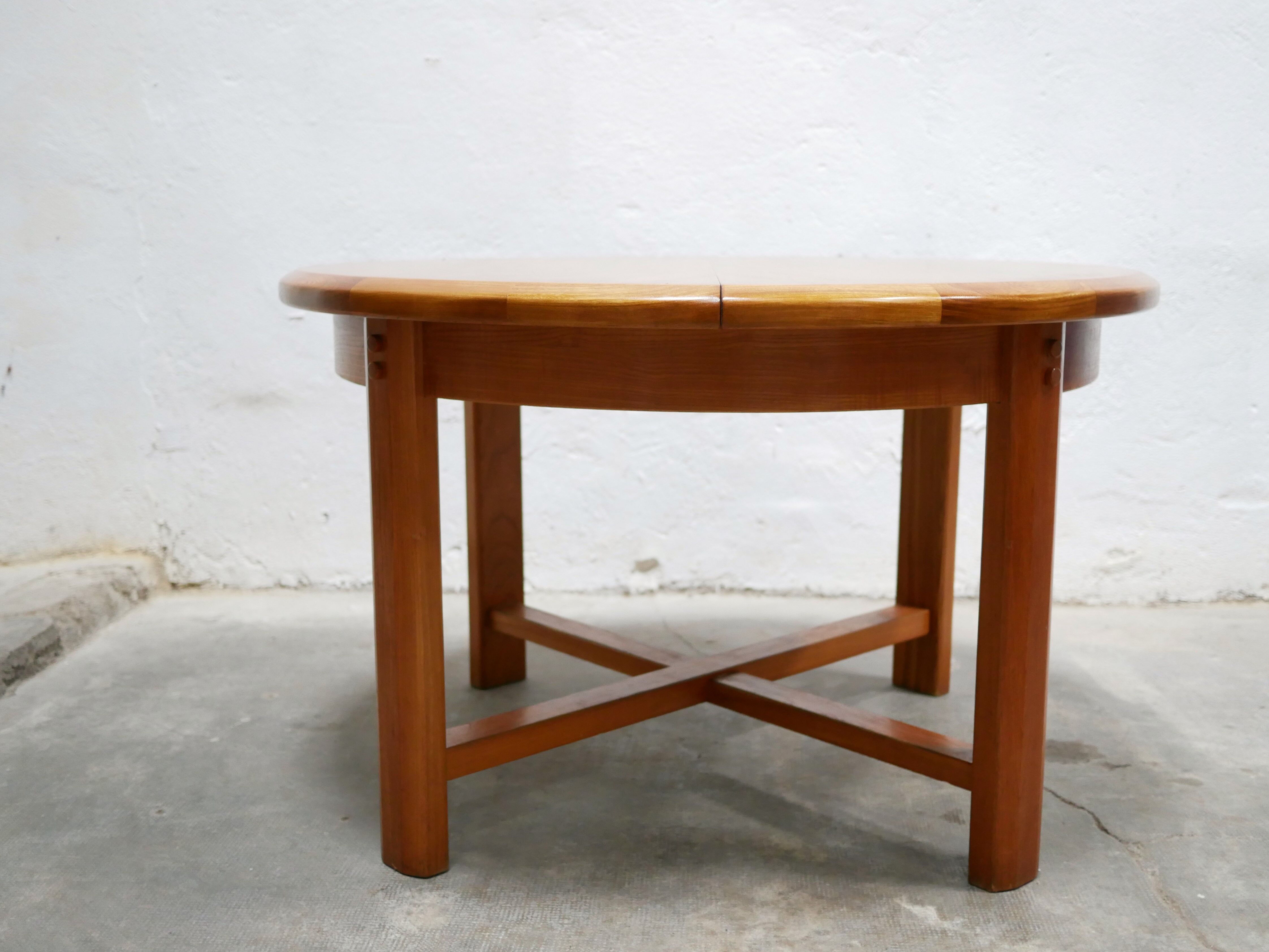 Vintage extendable round wooden dining table