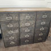Metal furniture with 15 renovated roneo flaps.