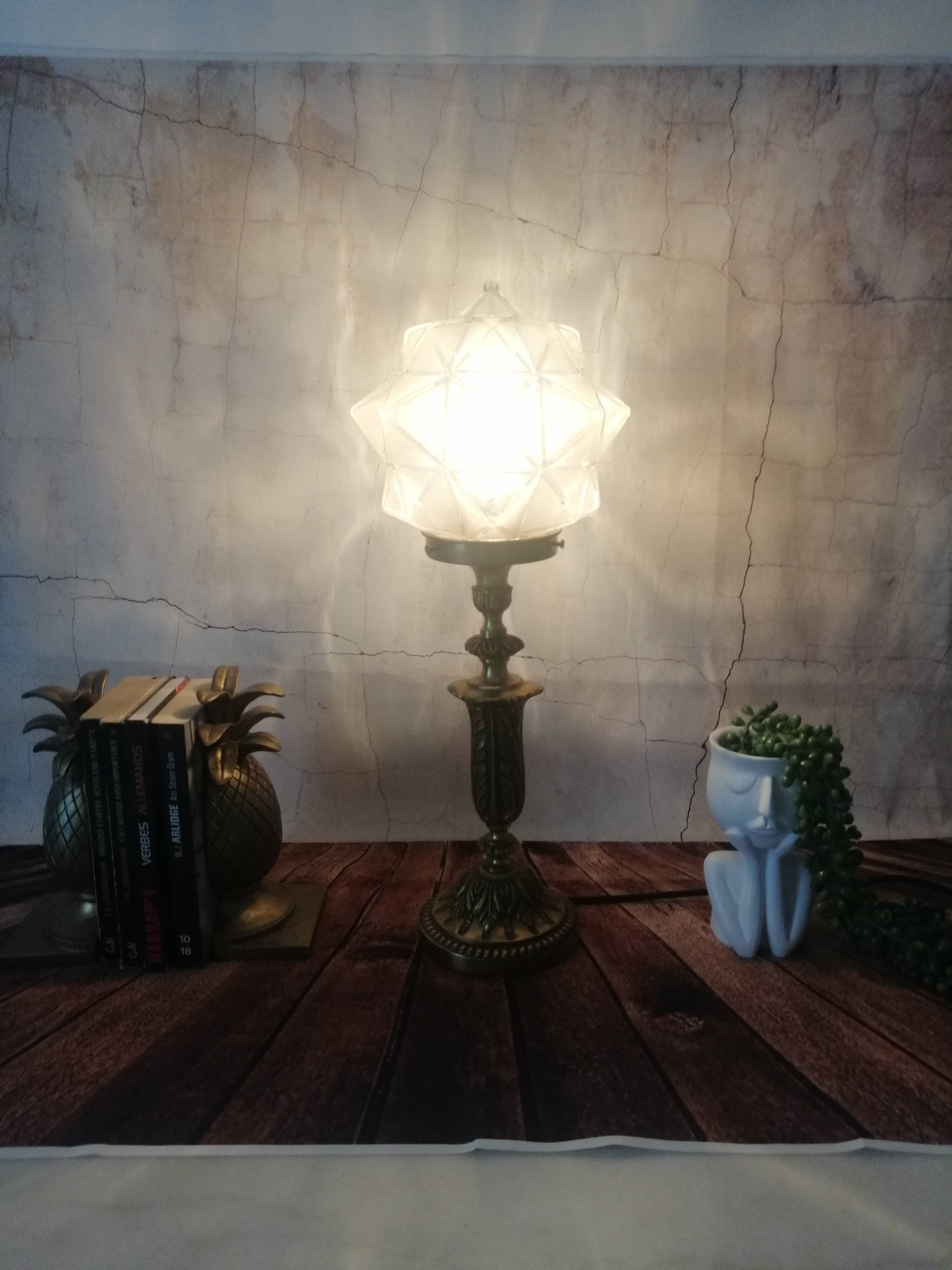 Lampe ancienne art déco en laiton avec globe étoile