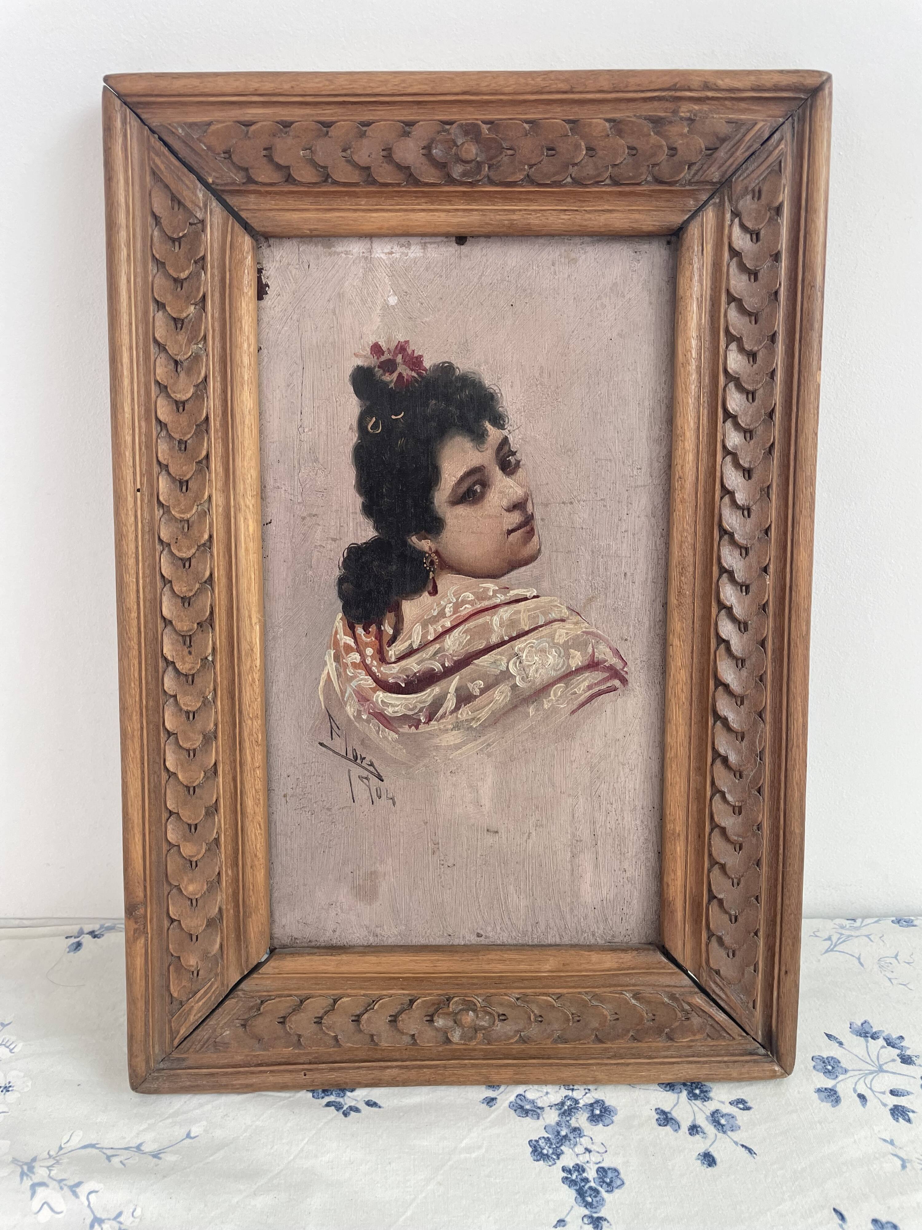 Old portrait signed "Flora" – Oil on wood dated 1904 – Carved frame