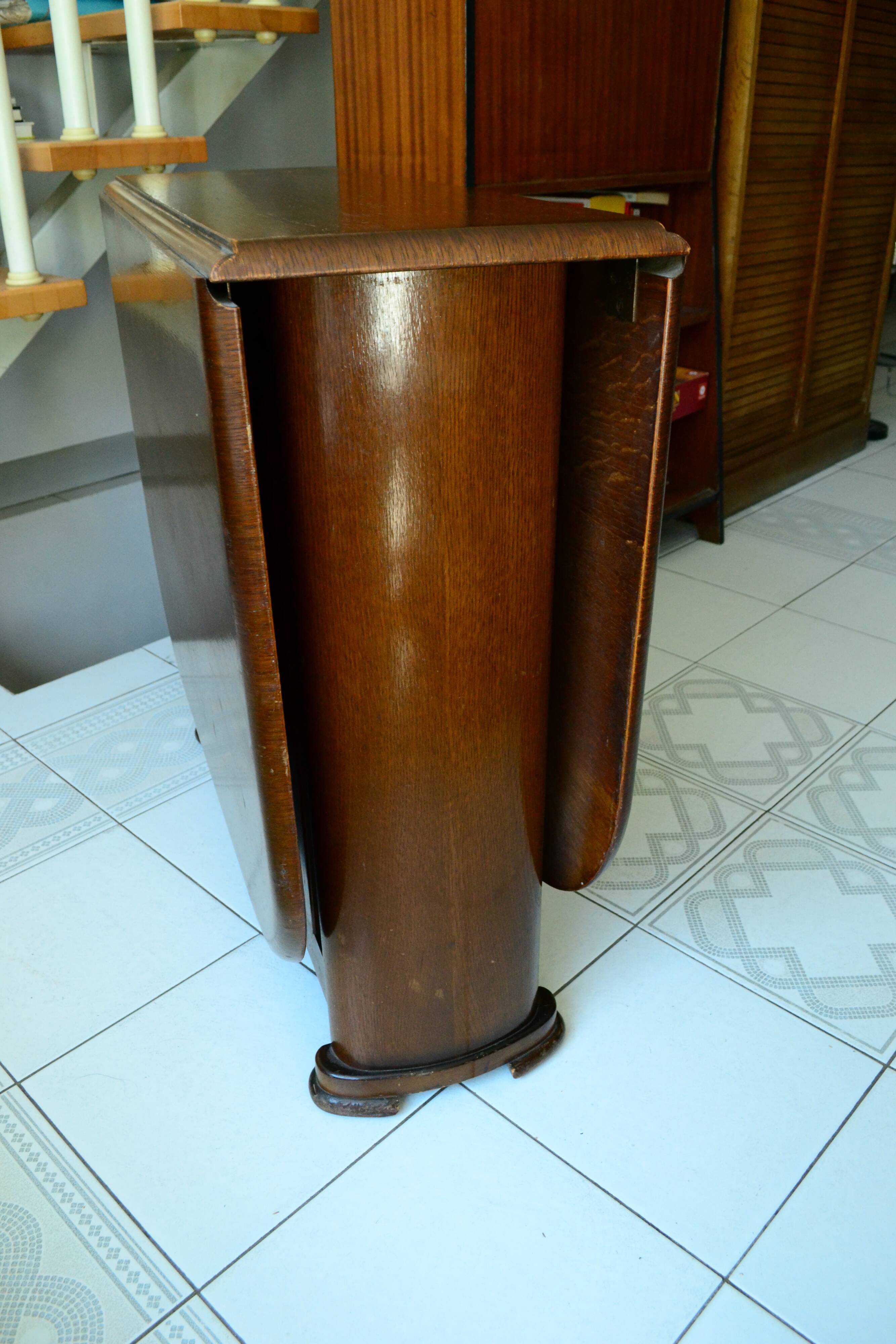 English mahogany folding gateleg table