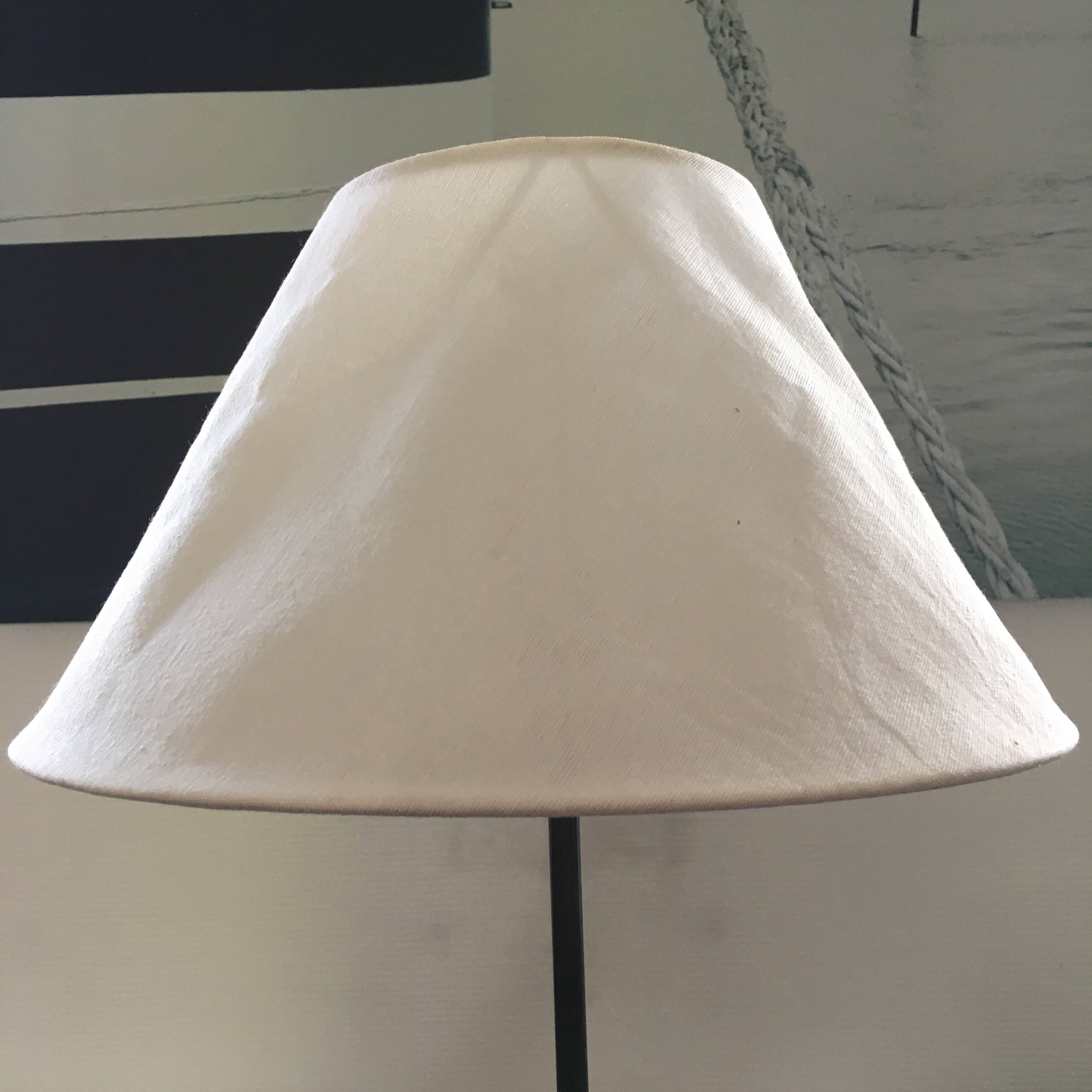 Tripod spiral lamp