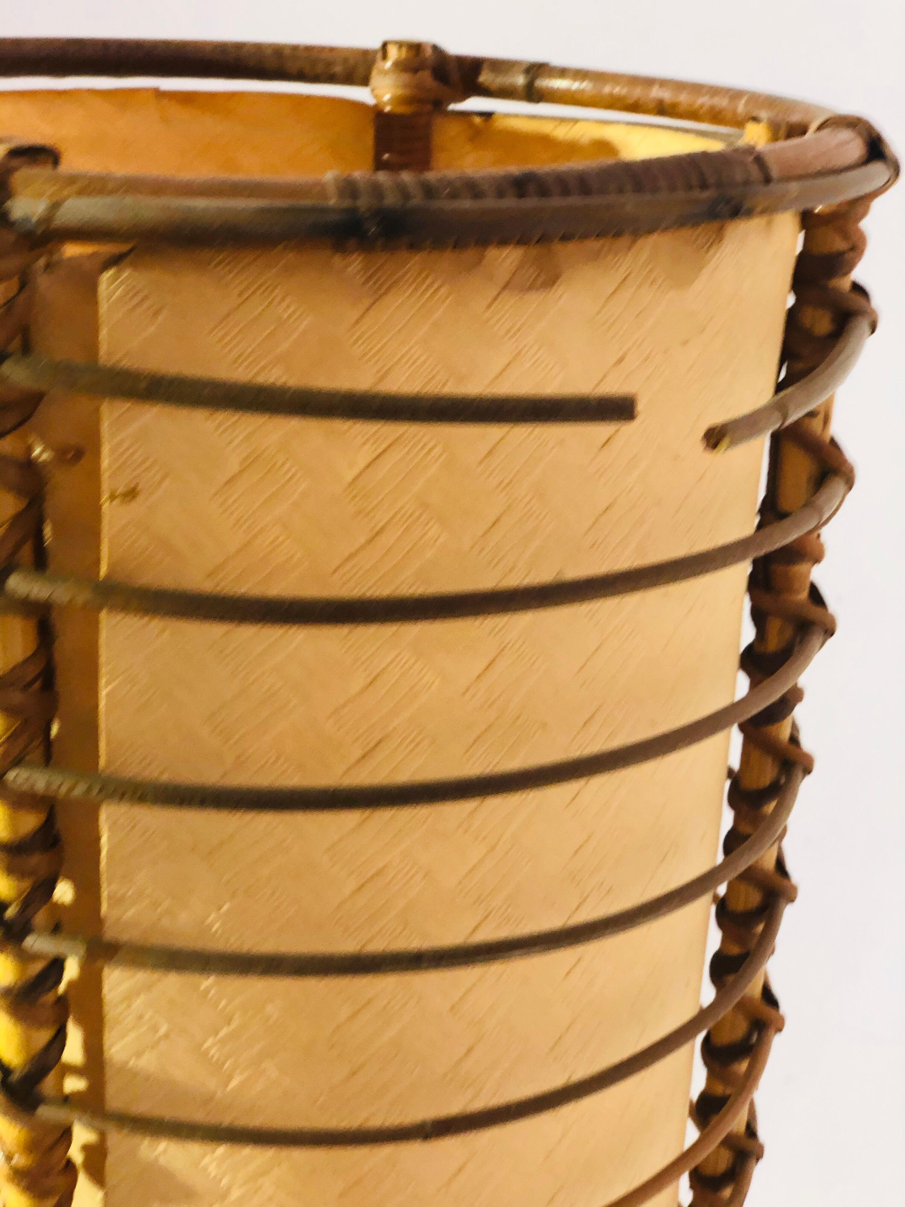 Floor lamp in rattan and japanese paper