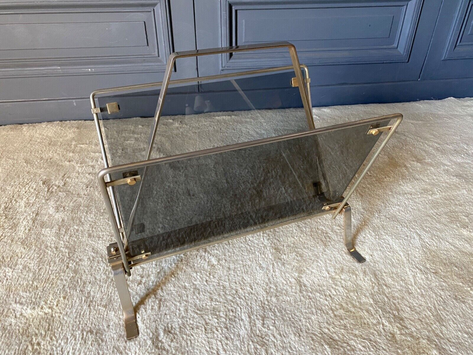 Foldable magazine holder in smoked glass and metal chrome dore 1970