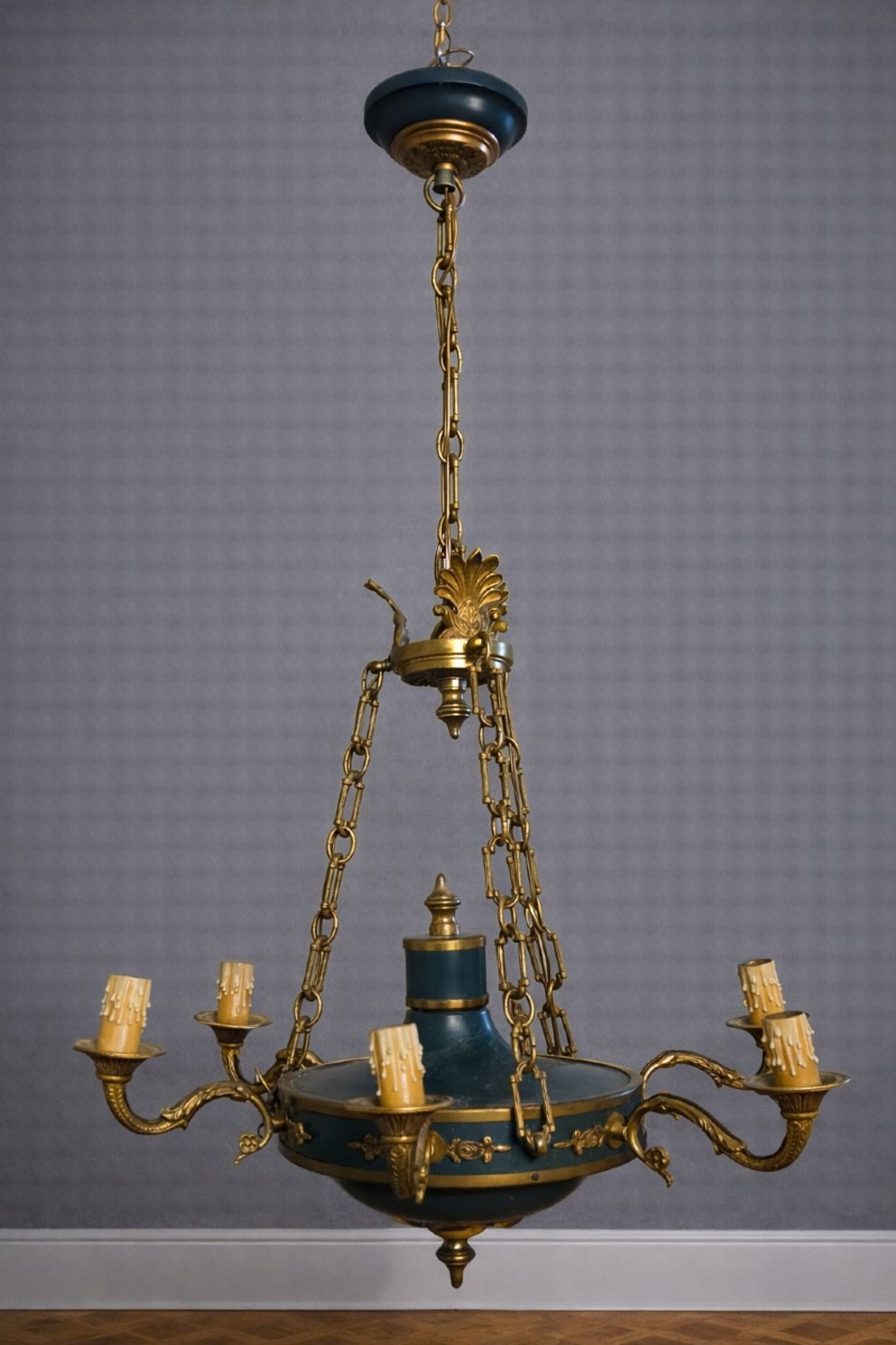 Antique gilded bronze chandelier with six arms, in Empire style.