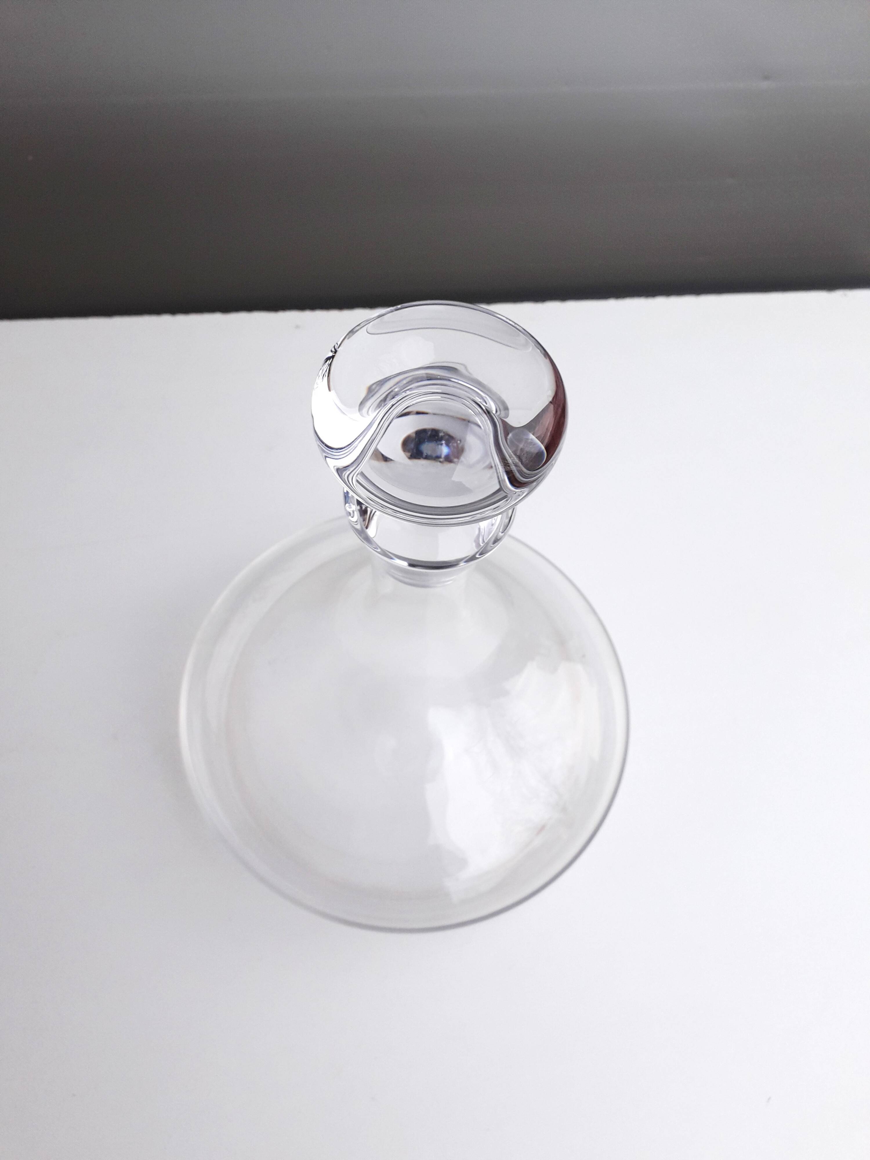 Glass decanter with stopper