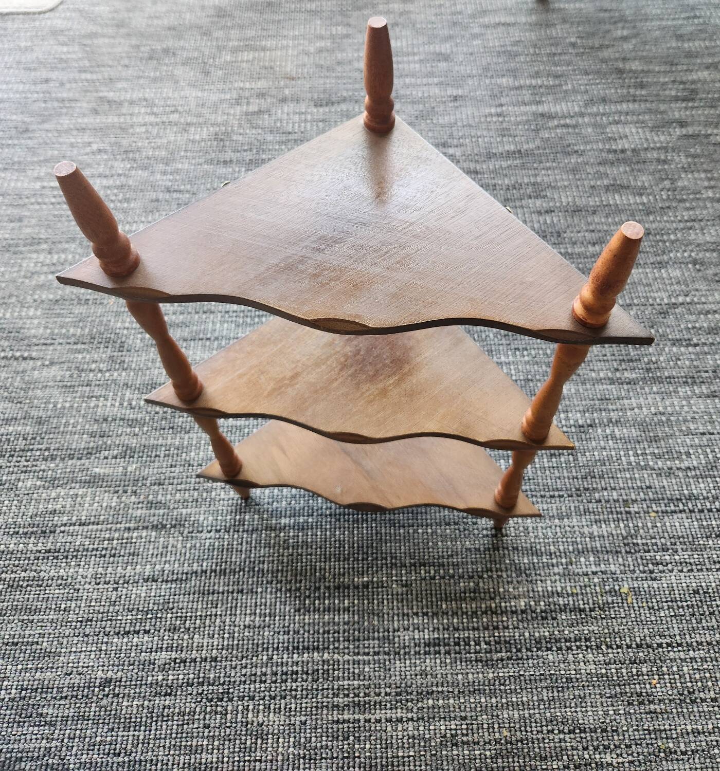 Wooden corner shelf: vintage