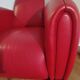 Fauteuil club design contemporain en cuir rouge – pièce sculpturale