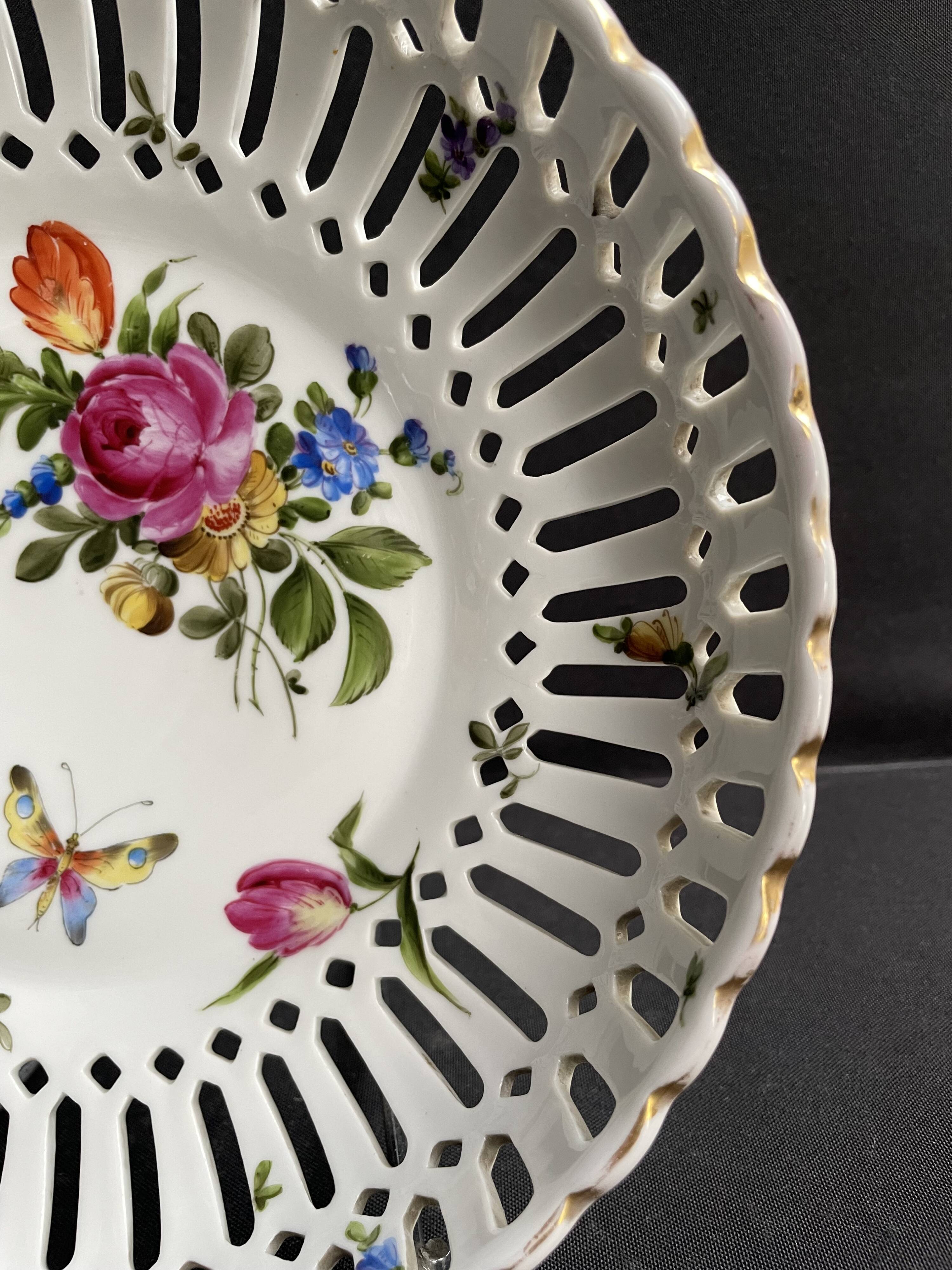 Openwork porcelain bowl with hand decoration – Von Schierholz manufactory in Plaue
