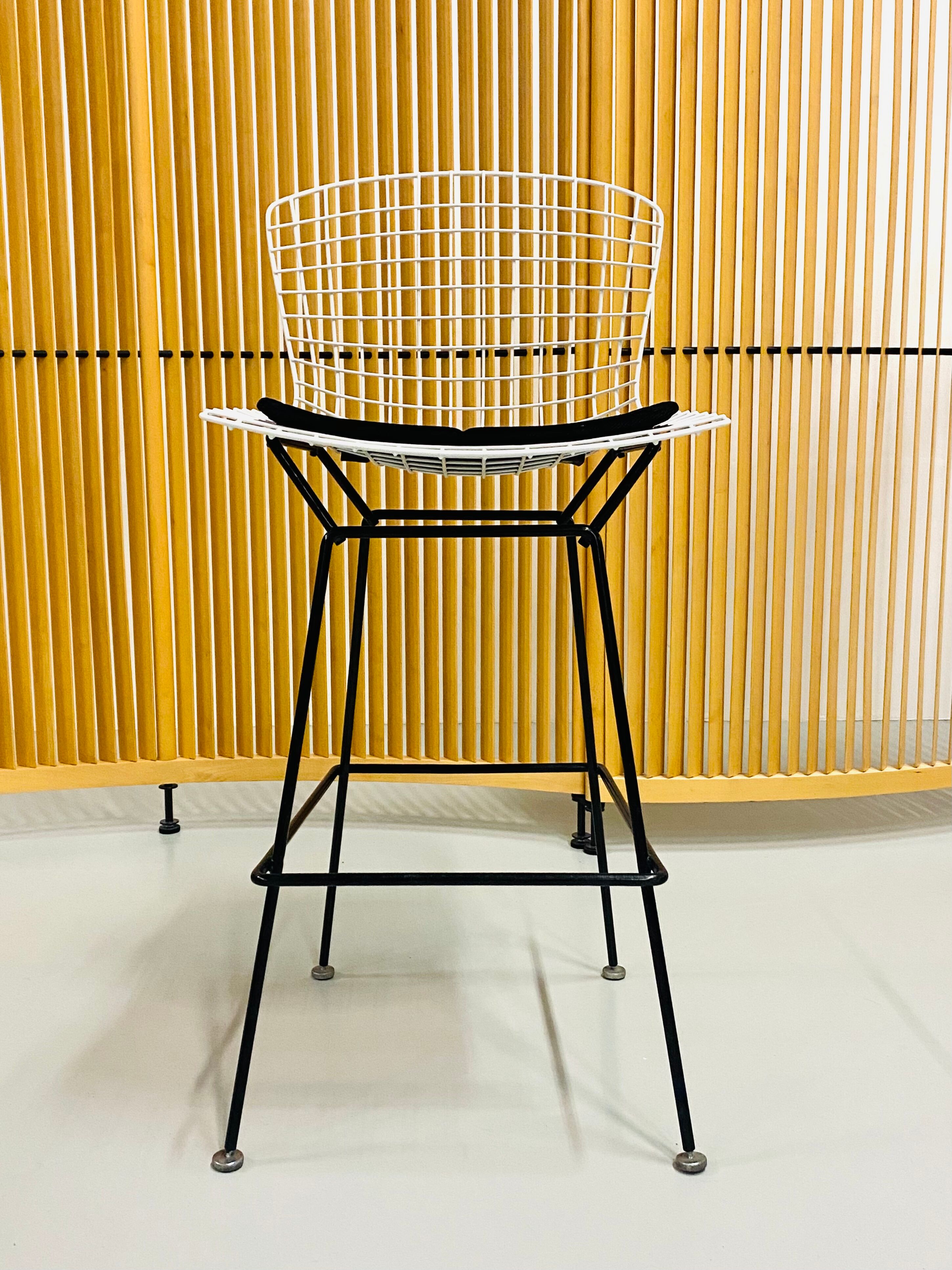 Wire barstools by Harry Bertoia for Knoll, 1960