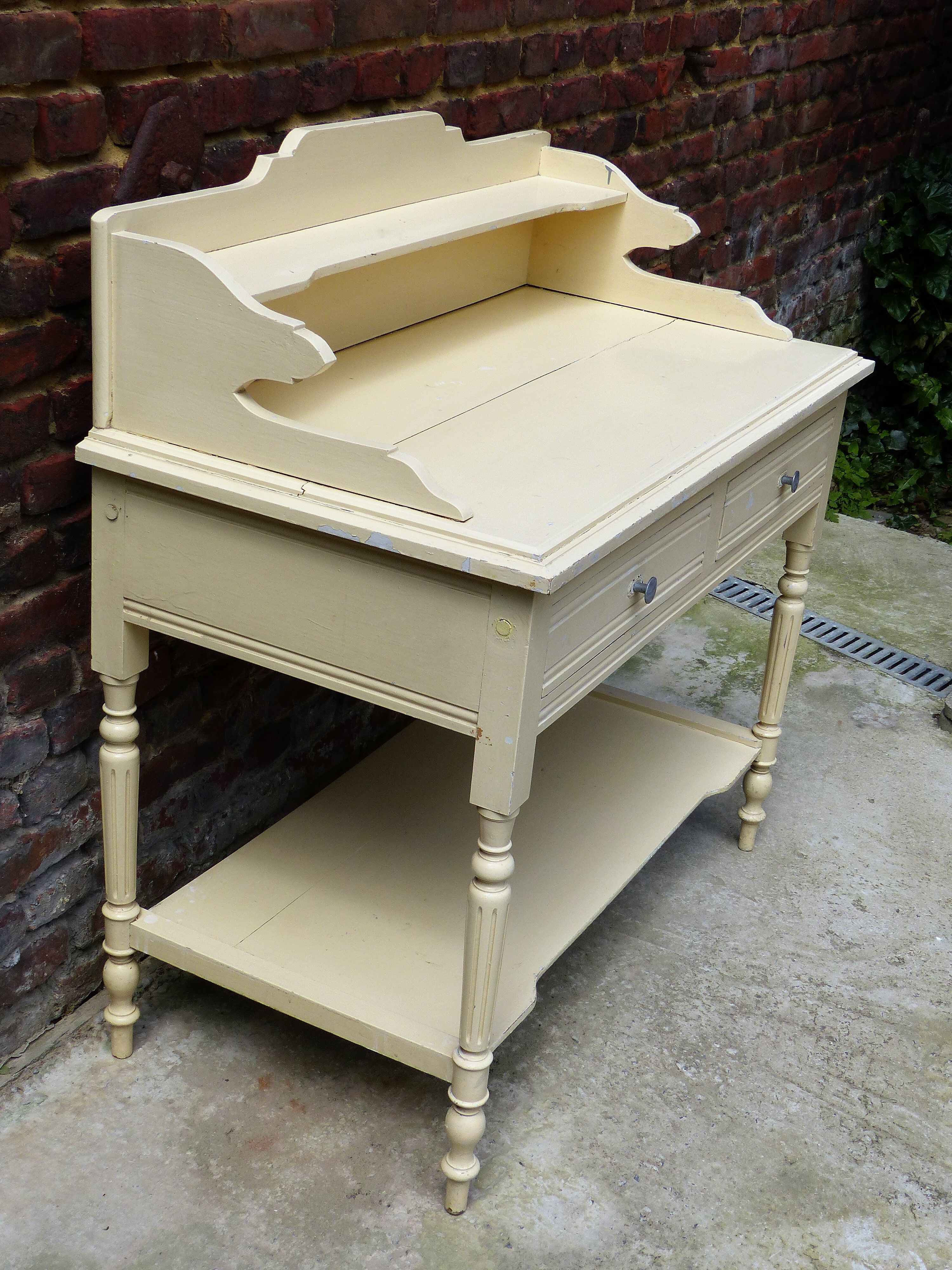 Dressing table toilet