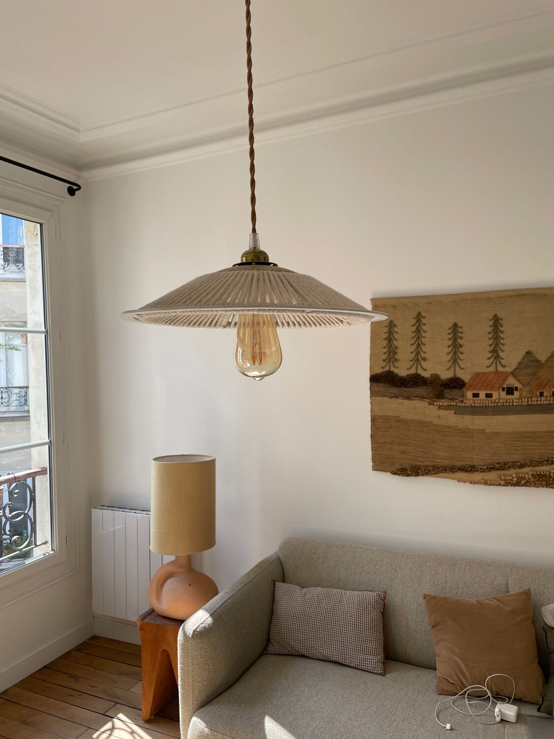 Suspension Parasol raphia et metal doré