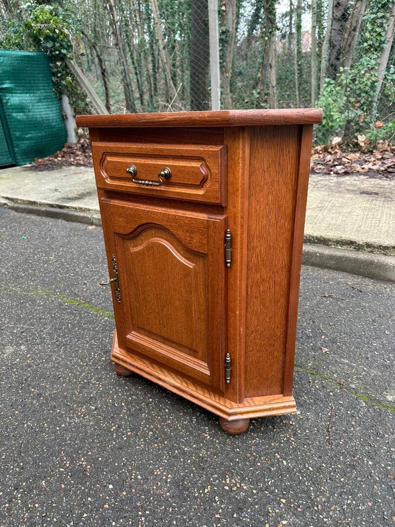 Wooden corner TV cabinet in solid wood, Louis XIV style.