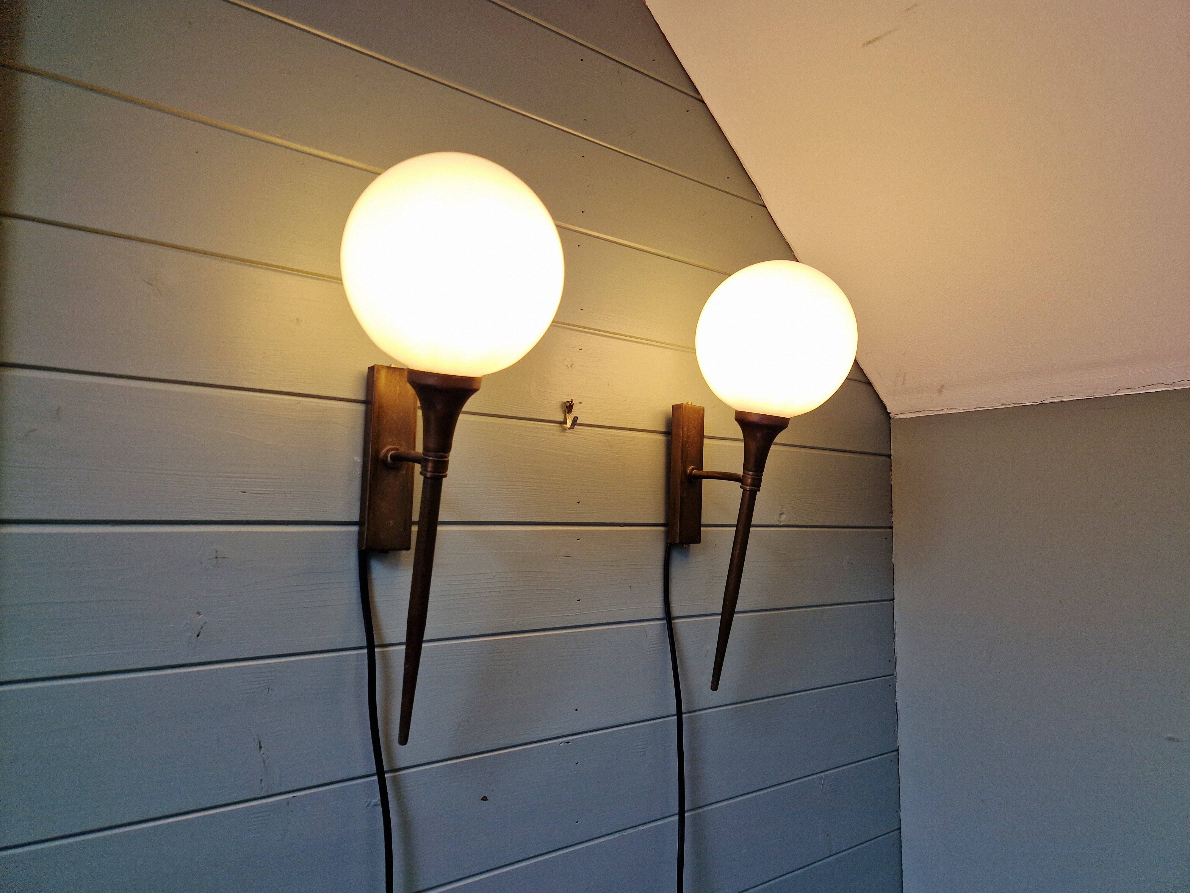 Pair of Art Deco wall sconces in brass and white opaline, 1930.