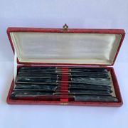 12 Stainless steel blade knives with round tips / Bakelite handles with pearl effect / Prulhière La Béquille + Box / 1950s