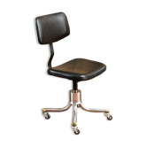 Swivel office chair, on wheels