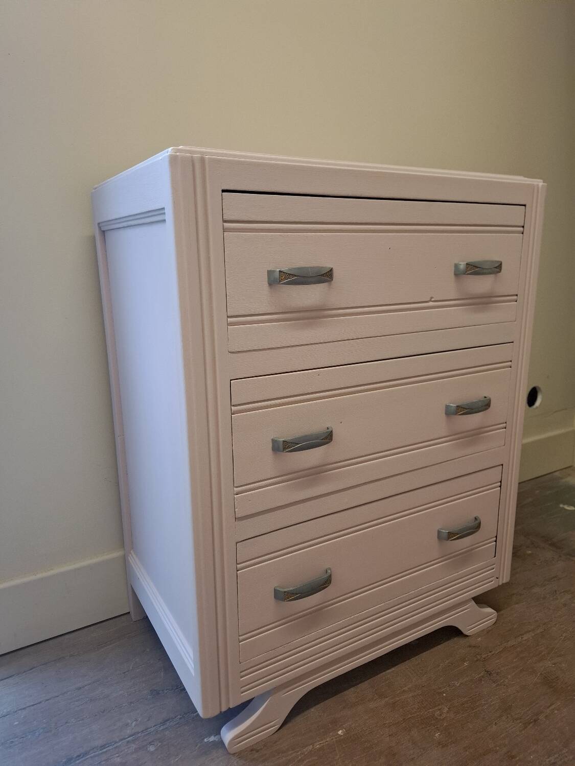 Children's chest of drawers