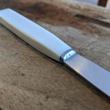 Set of 10 vintage stainless steel and bakelite table knives