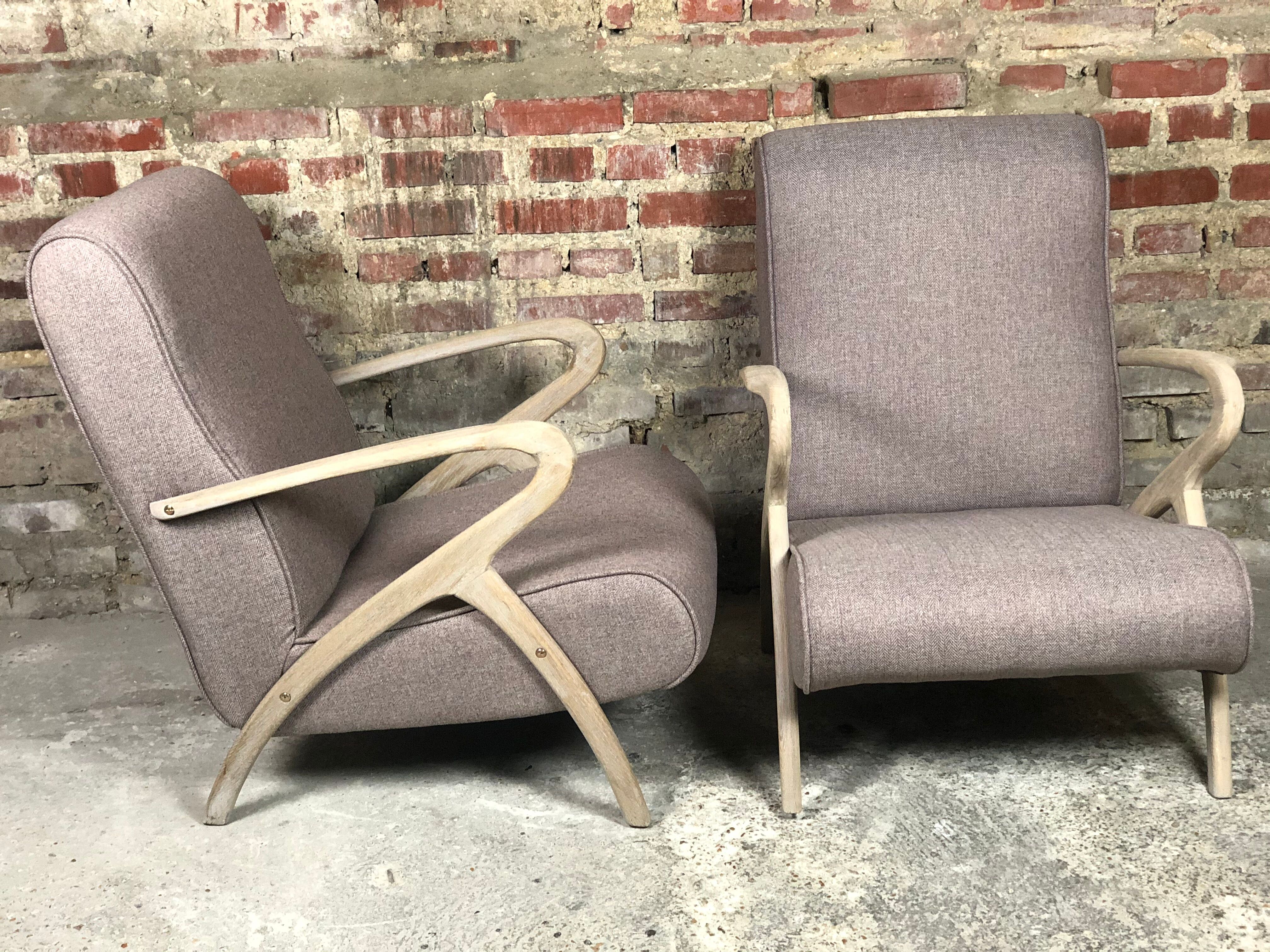 Chairs (pair) in curved rough oak and beige and brown woven mottled fabrics