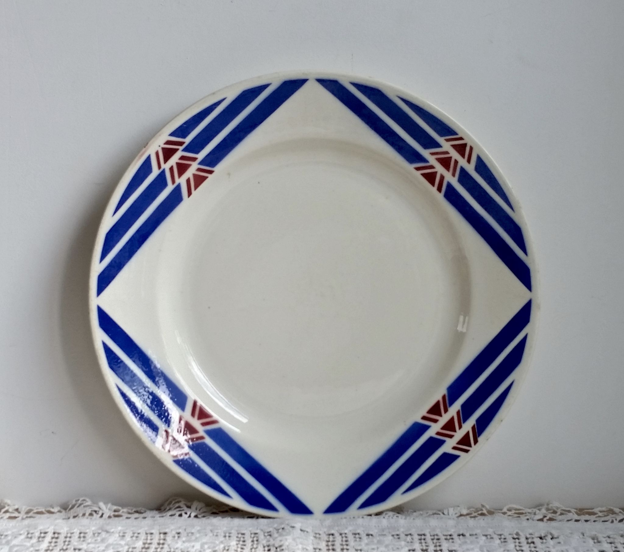 Badonviller round serving dish geometric design blue and red, Stella model