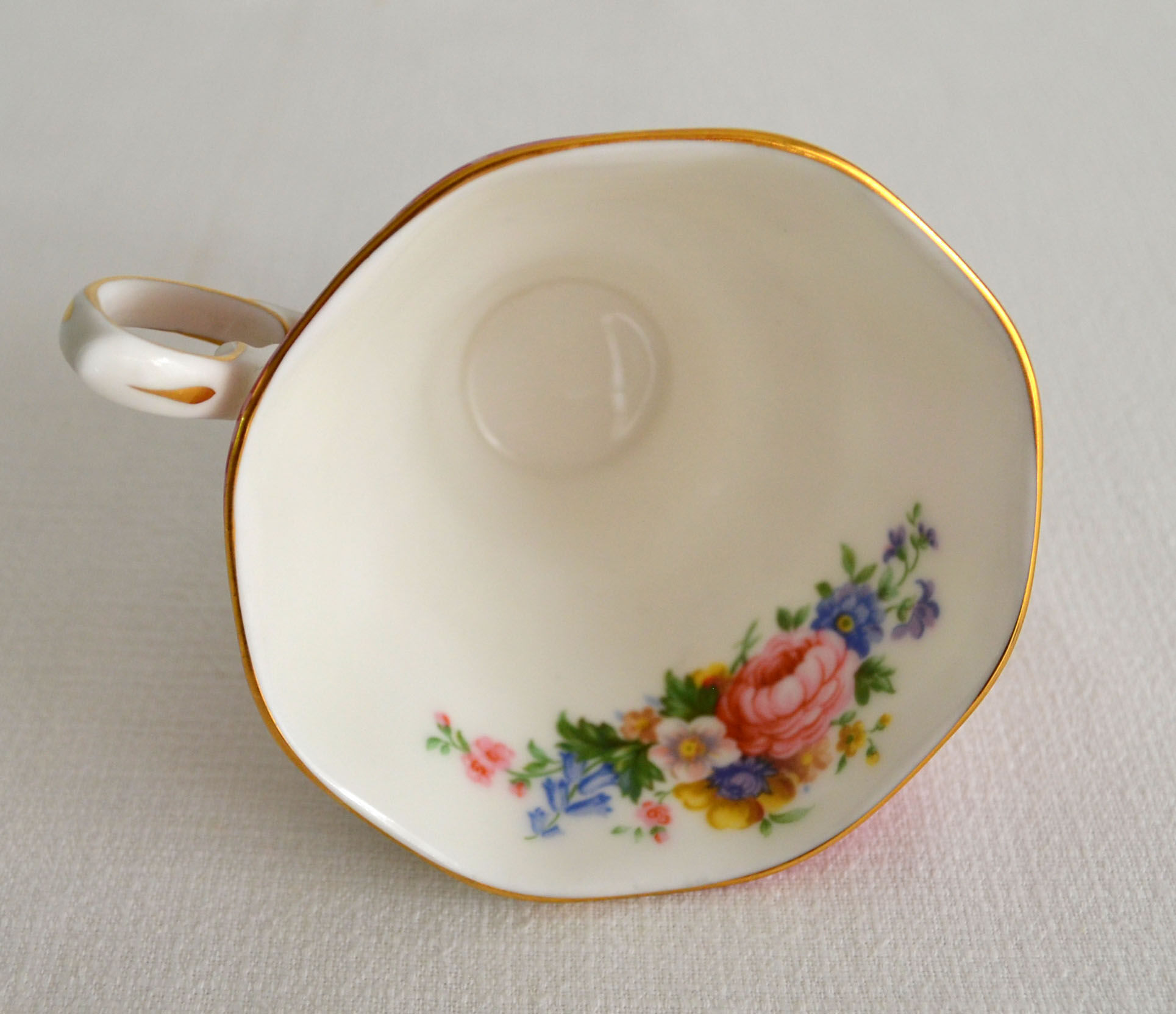 Royal English porcelain tea cup Albert "Lady Carlyle"