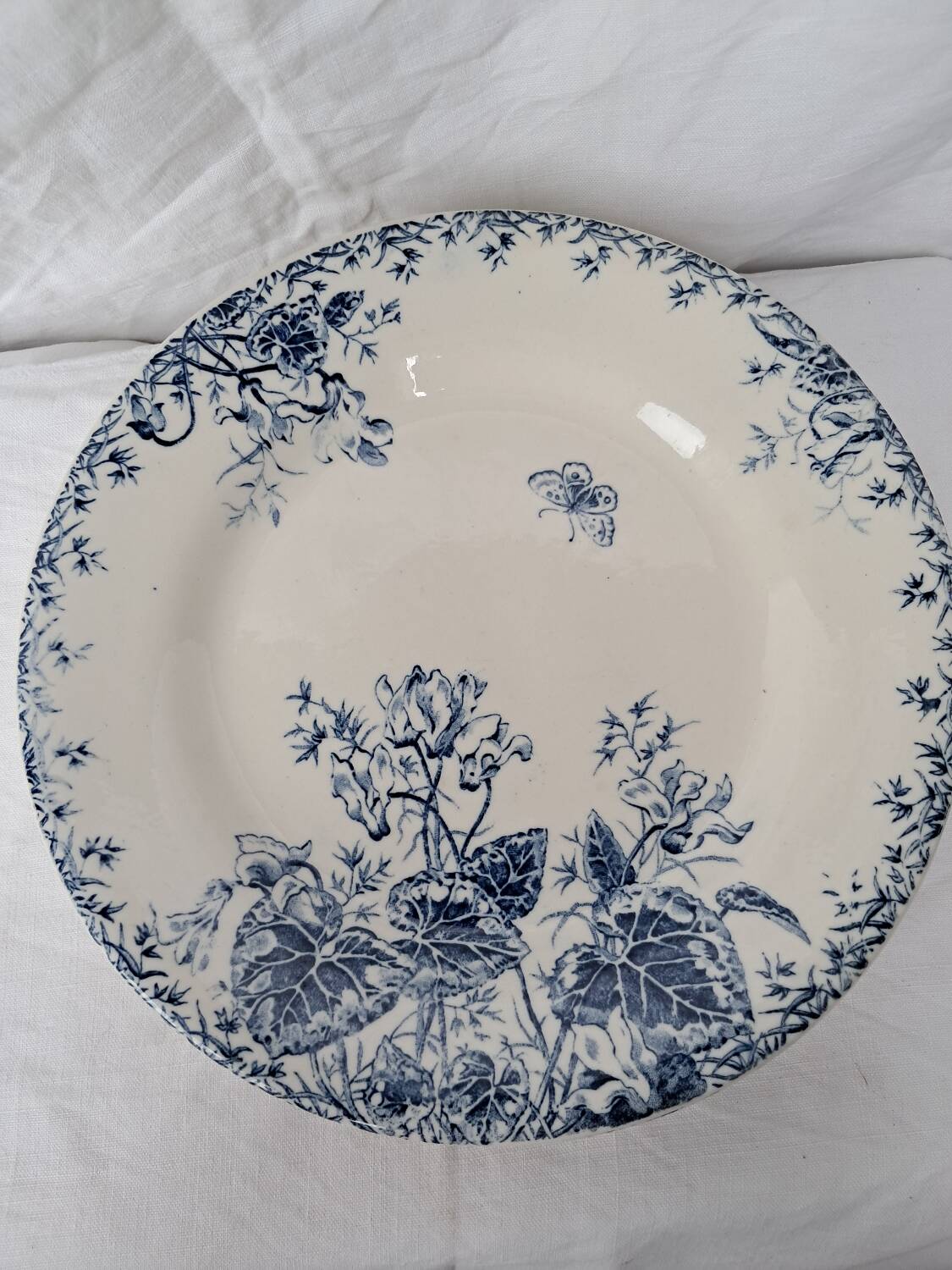 Vintage plates with blue cyclamen pattern, Gien porcelain