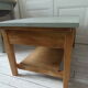 Table basse vintage, piétement, ceinture, tiroir et tablette bois, plateau vert de gris.
