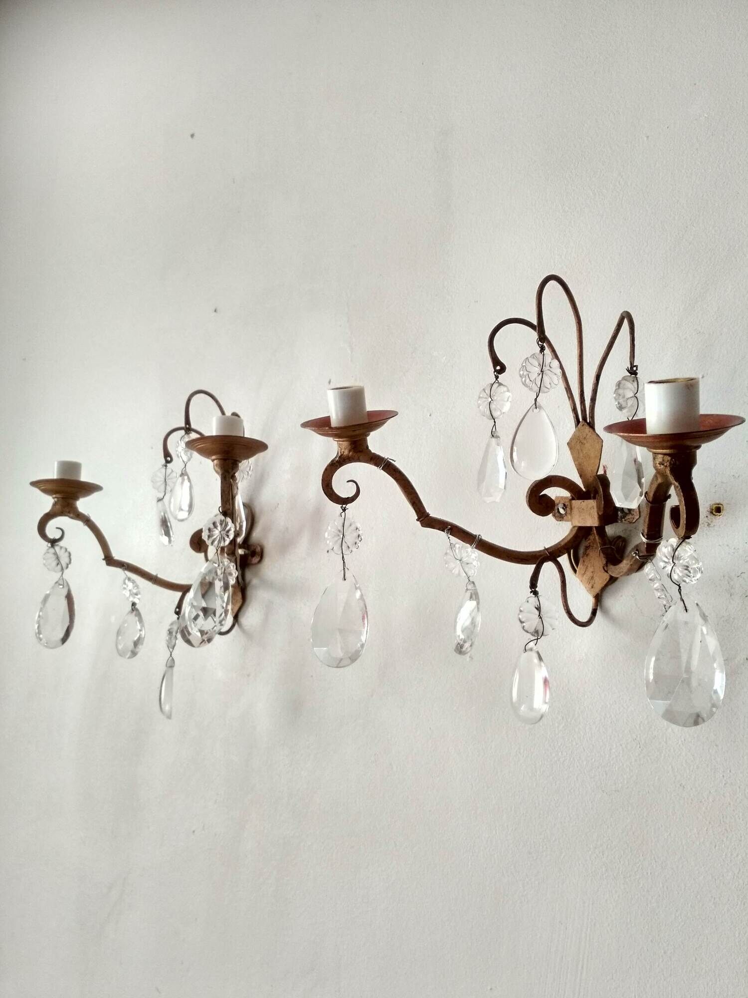 2 wall lamps