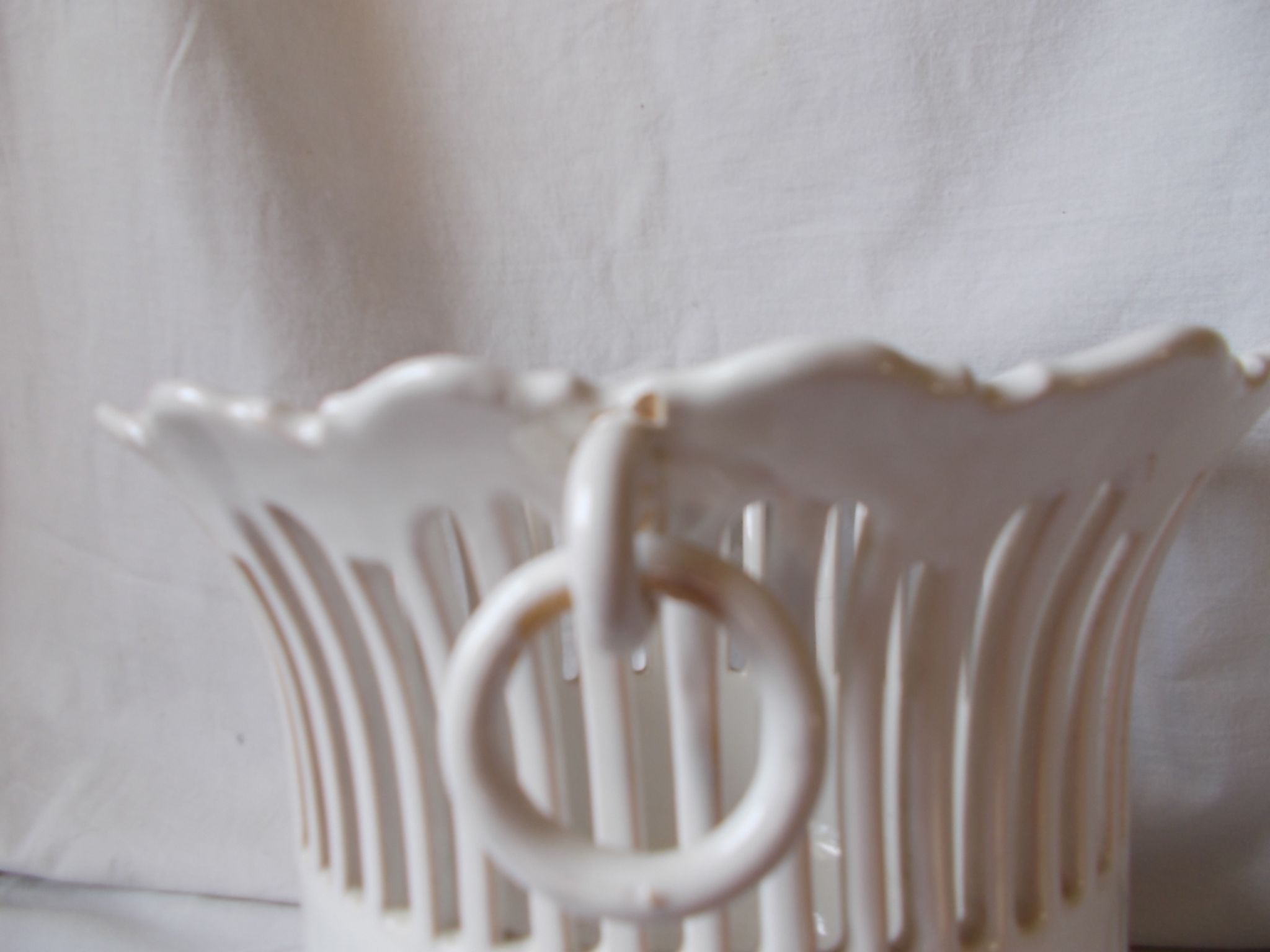 Lattice ceramic cache-pot