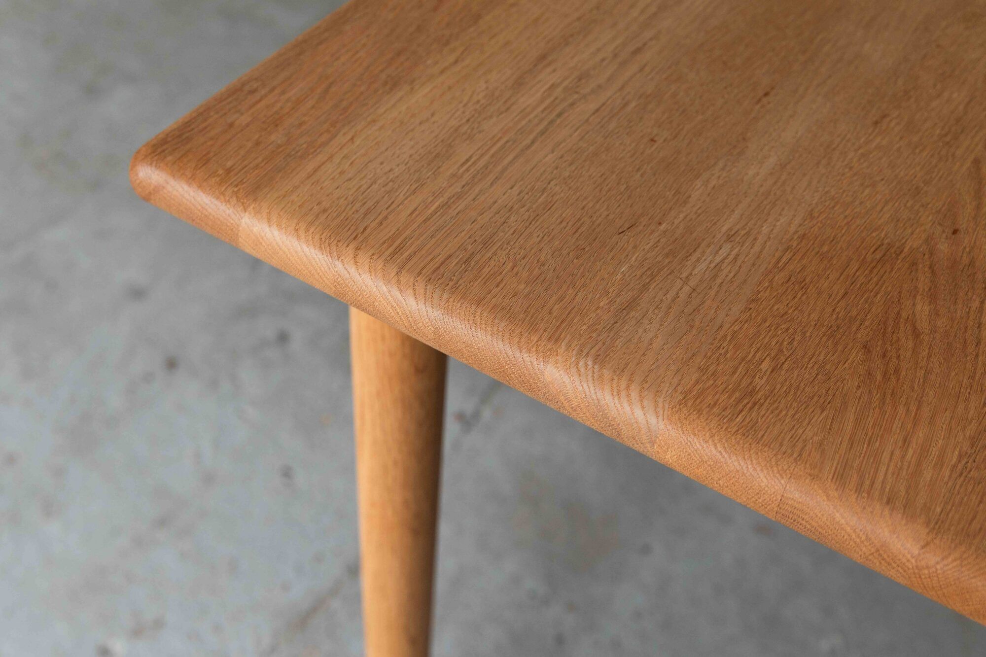 Table à manger par Brødrene Andersen Mobelsnedkeri
