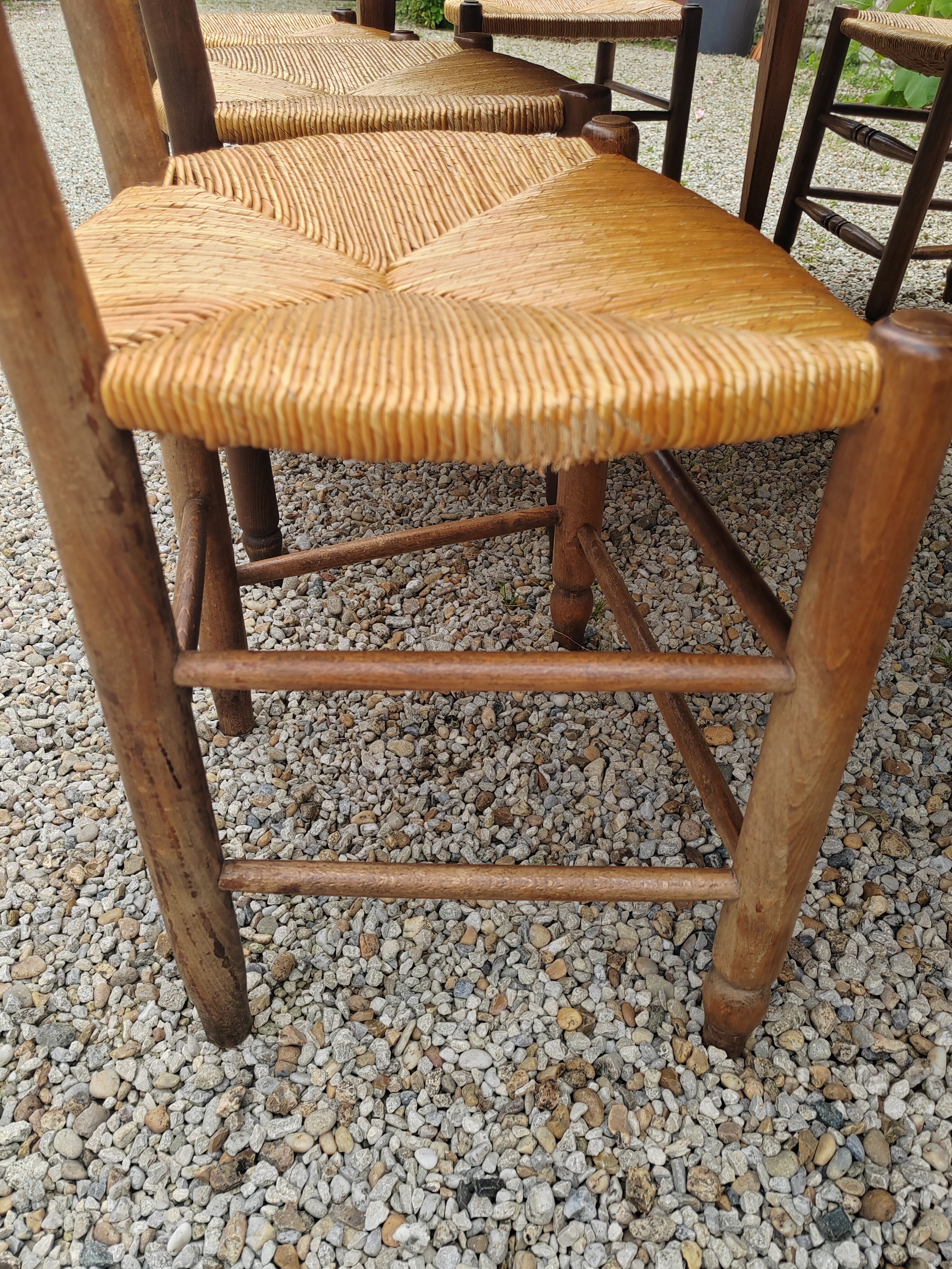 Table de ferme et 8 chaises