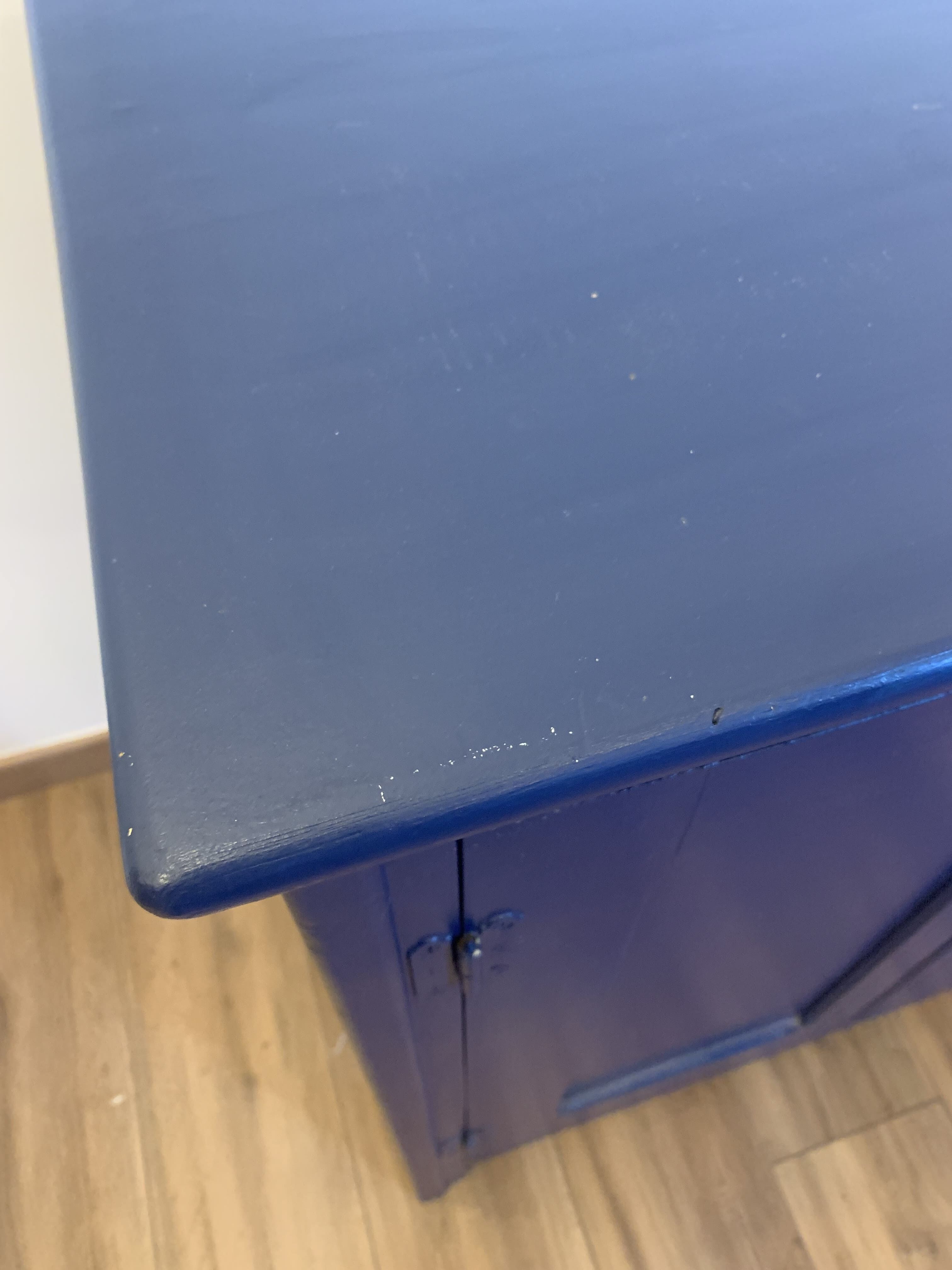 Meuble parisien bleu