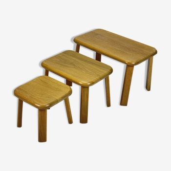 Tables gigognes modernistes en chêne, années 1960