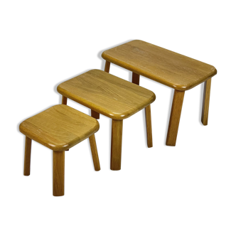 Tables gigognes modernistes en chêne, années 1960